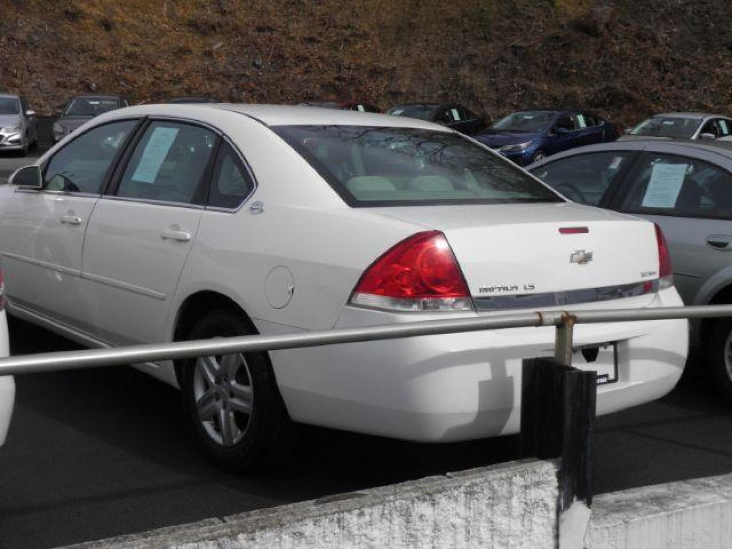 2006 WHITE Chevrolet Impala LS (2G1WB55KX69) with an 3.5L V6 engine, AT transmission, located at 15520 McMullen Hwy SW, Belair, MD, 21502, (301) 729-3700, 39.581375, -78.846451 - Photo#4