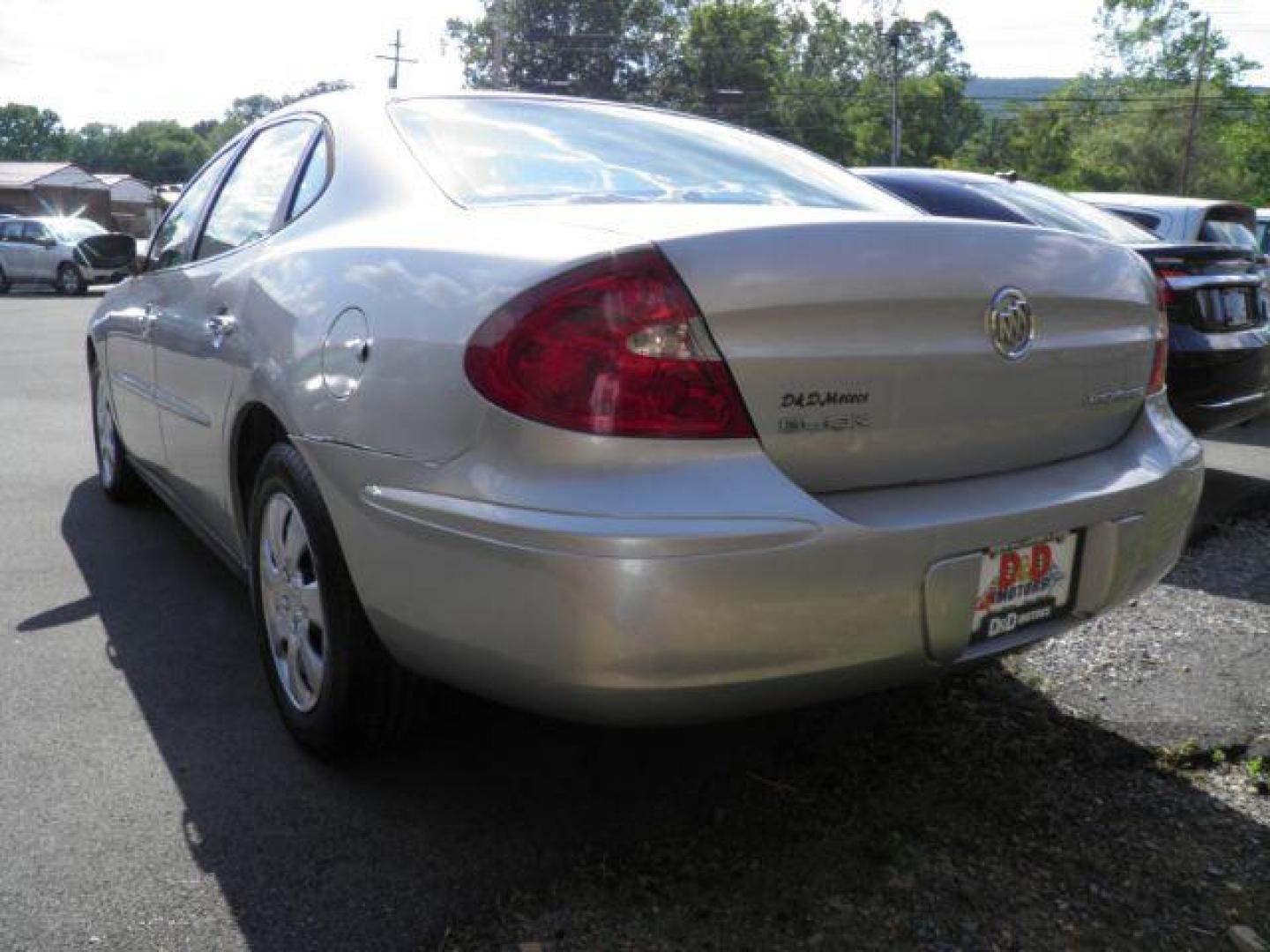 2007 SILVER BUICK LACROSSE 4DR (2G4WC582371) with an 3.8L V6 OHV 12V engine, AT transmission, located at 15520 McMullen Hwy SW, Belair, MD, 21502, (301) 729-3700, 39.581375, -78.846451 - Photo#4