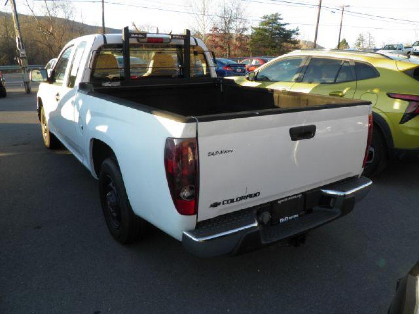 2007 WHITE Chevrolet COLORADO Work Truck Ext. Cab (1GCCS19E678) with an 3.7L V6 engine, AT transmission, located at 15520 McMullen Hwy SW, Belair, MD, 21502, (301) 729-3700, 39.581375, -78.846451 - Photo#4