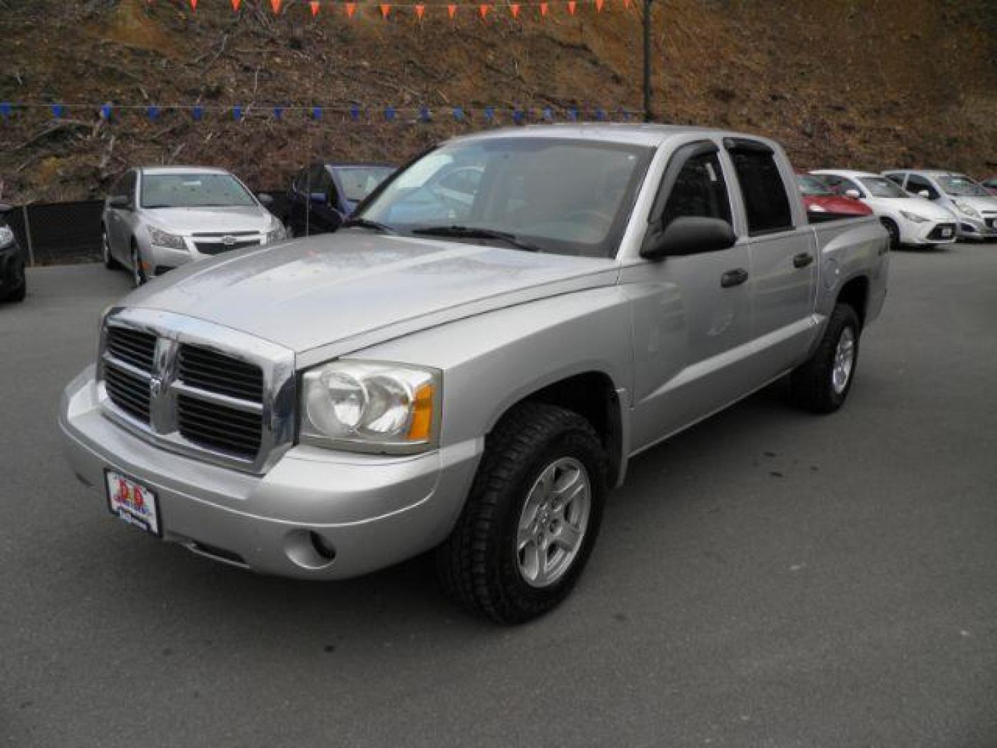 2007 GRAY DODGE DAKOTA SLT Quad Cab 4WD (1D7HW48K07S) with an 3.7L V6 engine, AT transmission, located at 15520 McMullen Hwy SW, Belair, MD, 21502, (301) 729-3700, 39.581375, -78.846451 - Photo#0