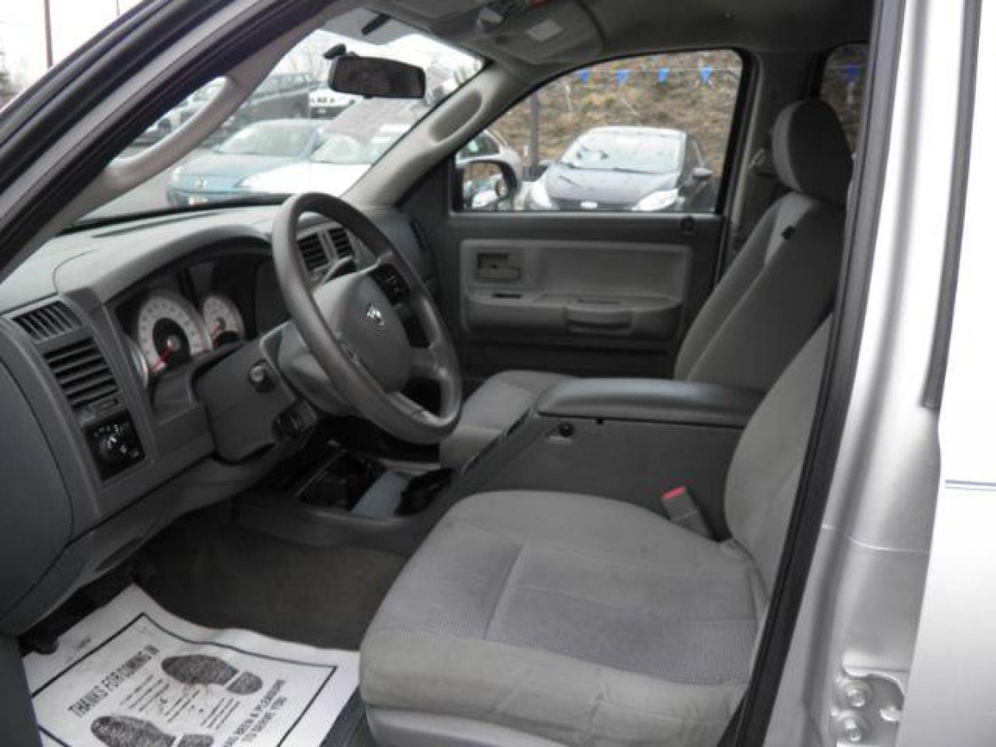 2007 GRAY DODGE DAKOTA SLT Quad Cab 4WD (1D7HW48K07S) with an 3.7L V6 engine, AT transmission, located at 15520 McMullen Hwy SW, Belair, MD, 21502, (301) 729-3700, 39.581375, -78.846451 - Photo#1