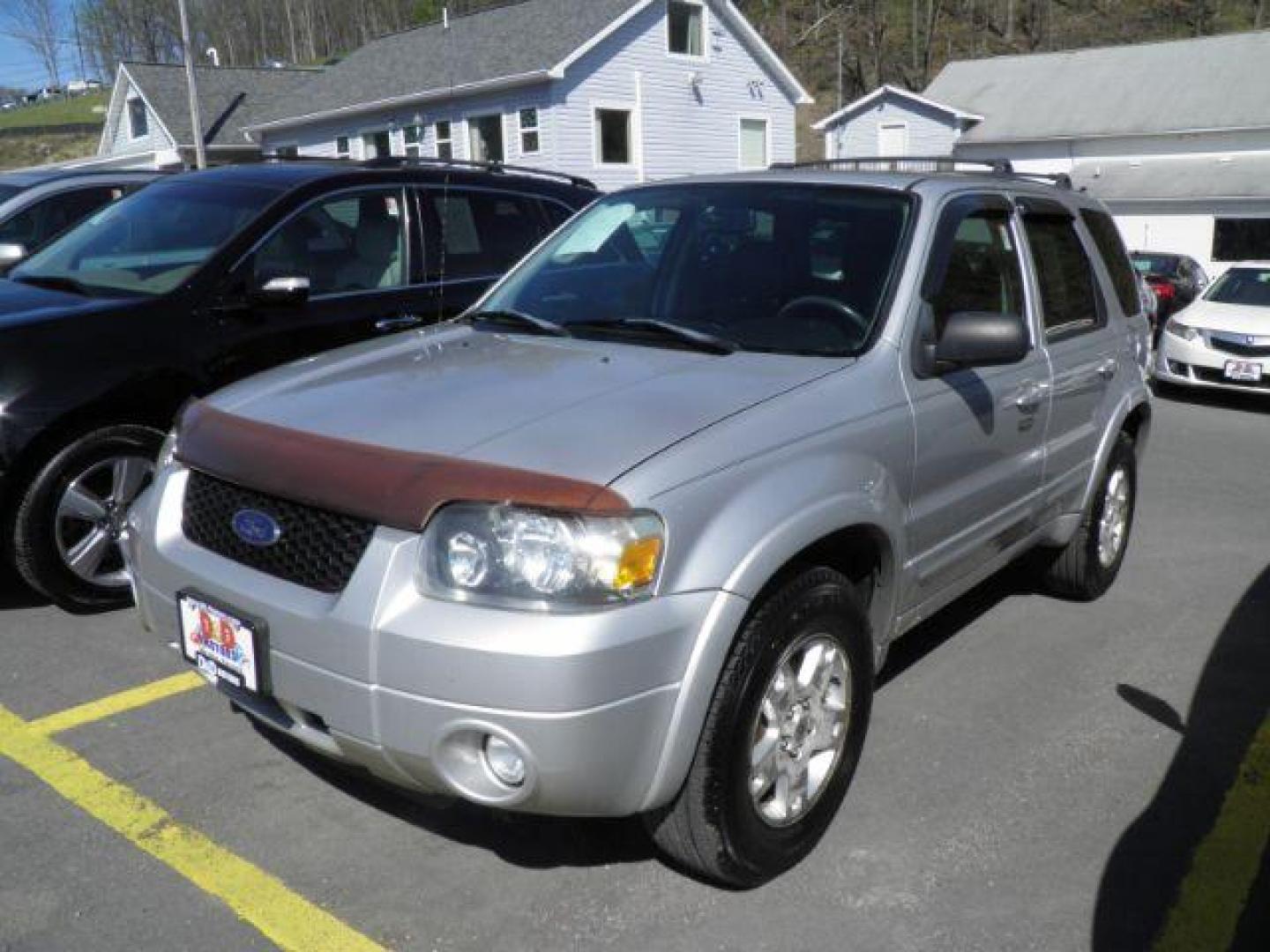 2007 SILVER Ford Escape SUV (1FMYU94187K) with an 3.0 V6 engine, AT transmission, located at 15520 McMullen Hwy SW, Belair, MD, 21502, (301) 729-3700, 39.581375, -78.846451 - Photo#0