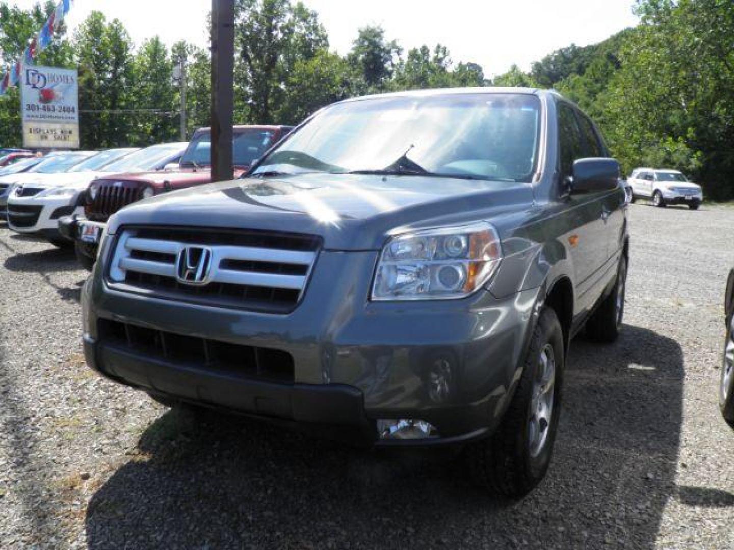 2007 Gray Honda Pilot EX 4WD (5FNYF18477B) with an 3.5L V6 engine, AT transmission, located at 19521 New George's Creek Rd SW, Barton, MD, 21521, (301) 463-2404, 39.524323, -79.017906 - Photo#0