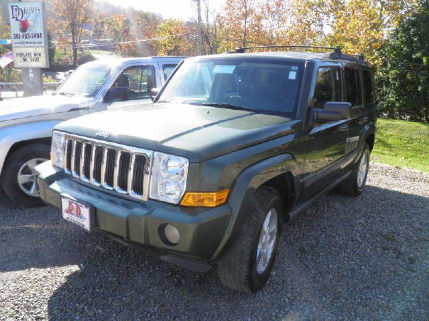 2007 GREEN JEEP COMMANDER Sport 4WD (1J8HG48KX7C) with an 3.7l V6 engine, AT transmission, located at 19521 New George's Creek Rd SW, Barton, MD, 21521, (301) 463-2404, 39.524323, -79.017906 - Photo#0