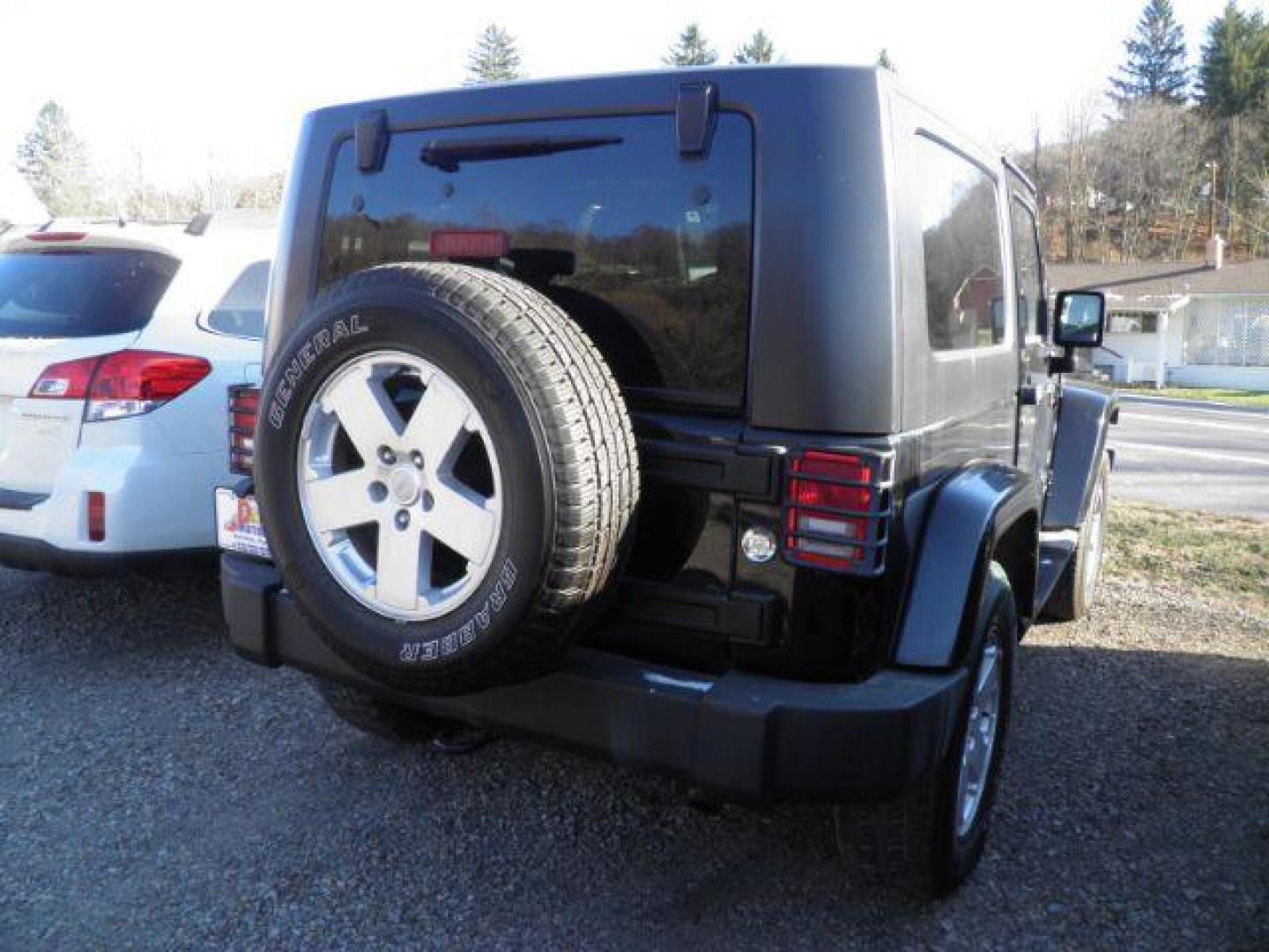 2007 BLACK Jeep Wrangler Sahara (1J8FA54187L) with an 3.8 V6 engine, located at 15520 McMullen Hwy SW, Belair, MD, 21502, (301) 729-3700, 39.581375, -78.846451 - Photo#5