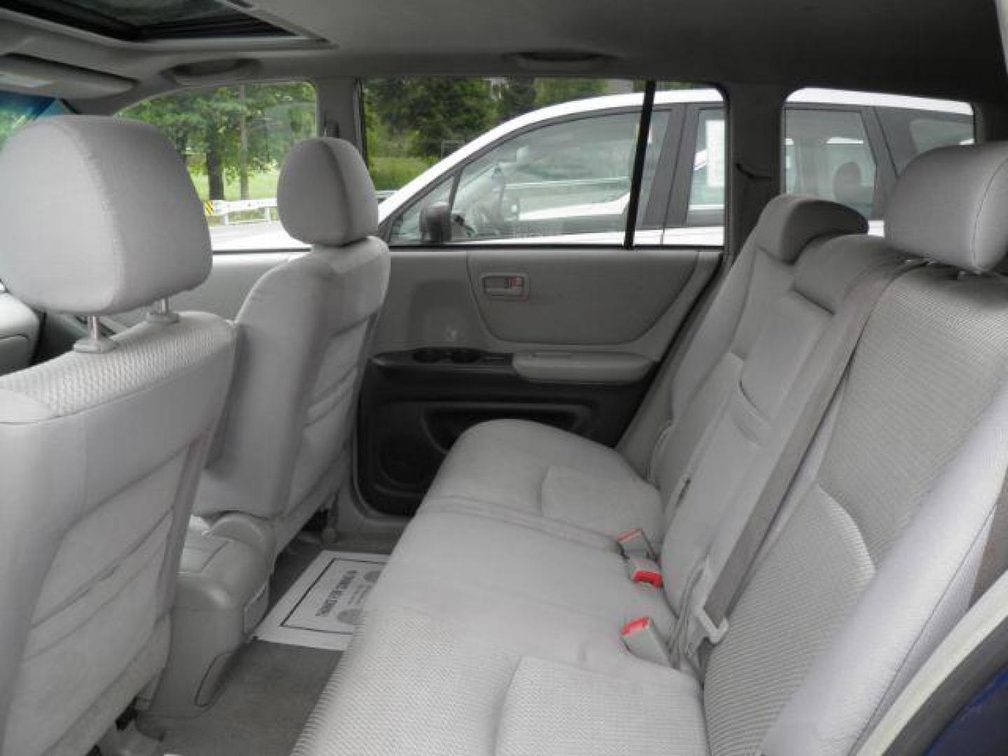 2007 BLUE Toyota Highlander V6 4WD (JTEEP21A770) with an 3.3L V6 engine, AT transmission, located at 15520 McMullen Hwy SW, Belair, MD, 21502, (301) 729-3700, 39.581375, -78.846451 - Photo#3