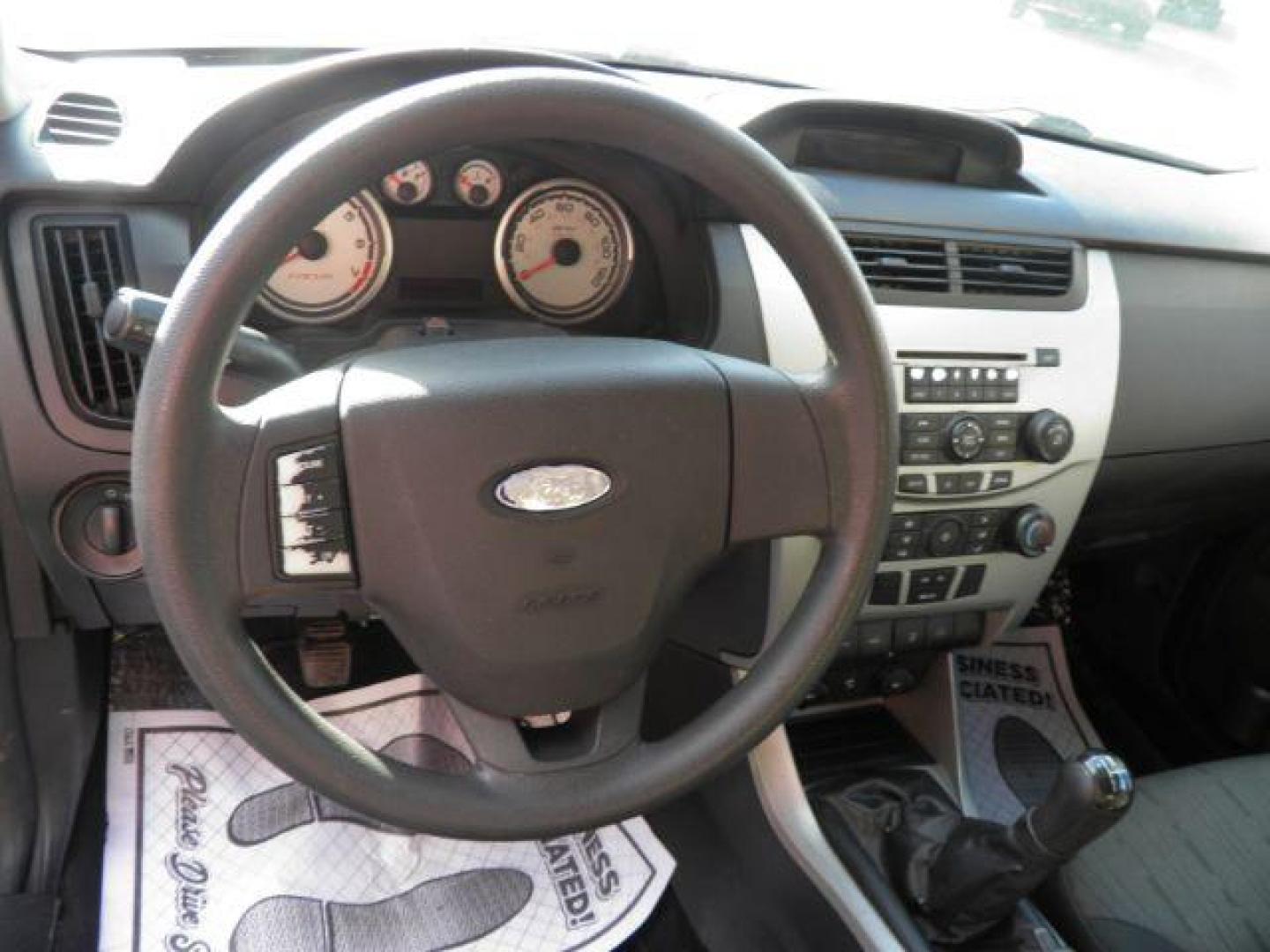 2008 GRAY FORD FOCUS SE Coupe (1FAHP33N18W) with an 2.0L L4 engine, MAN transmission, located at 15520 McMullen Hwy SW, Belair, MD, 21502, (301) 729-3700, 39.581375, -78.846451 - Photo#2