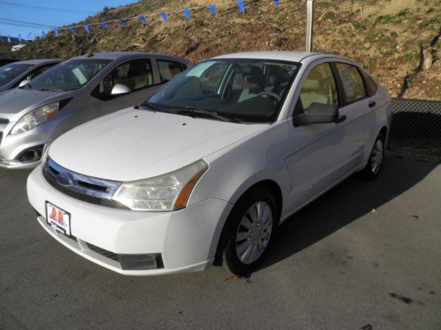 2008 WHITE FORD FOCUS S Sedan (1FAHP34NX8W) with an 2.0L L4 engine, AT transmission, located at 15520 McMullen Hwy SW, Belair, MD, 21502, (301) 729-3700, 39.581375, -78.846451 - Photo#0