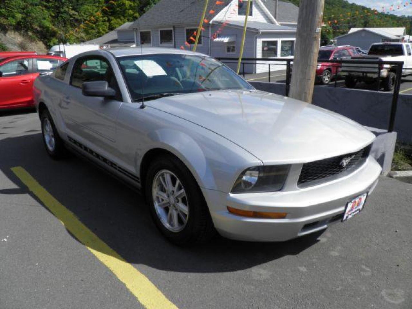 2008 SILVER Ford Mustang V6 Premium Coupe (1ZVHT80N785) with an 4.0 V6 engine, AT transmission, located at 15520 McMullen Hwy SW, Belair, MD, 21502, (301) 729-3700, 39.581375, -78.846451 - Photo#0