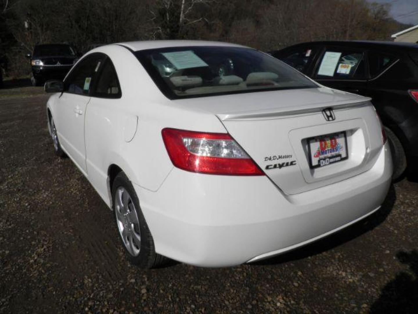 2008 WHITE HONDA CIVIC LX Coupe AT (2HGFG12638H) with an 1.8l L4 engine, AT transmission, located at 15520 McMullen Hwy SW, Belair, MD, 21502, (301) 729-3700, 39.581375, -78.846451 - Photo#4