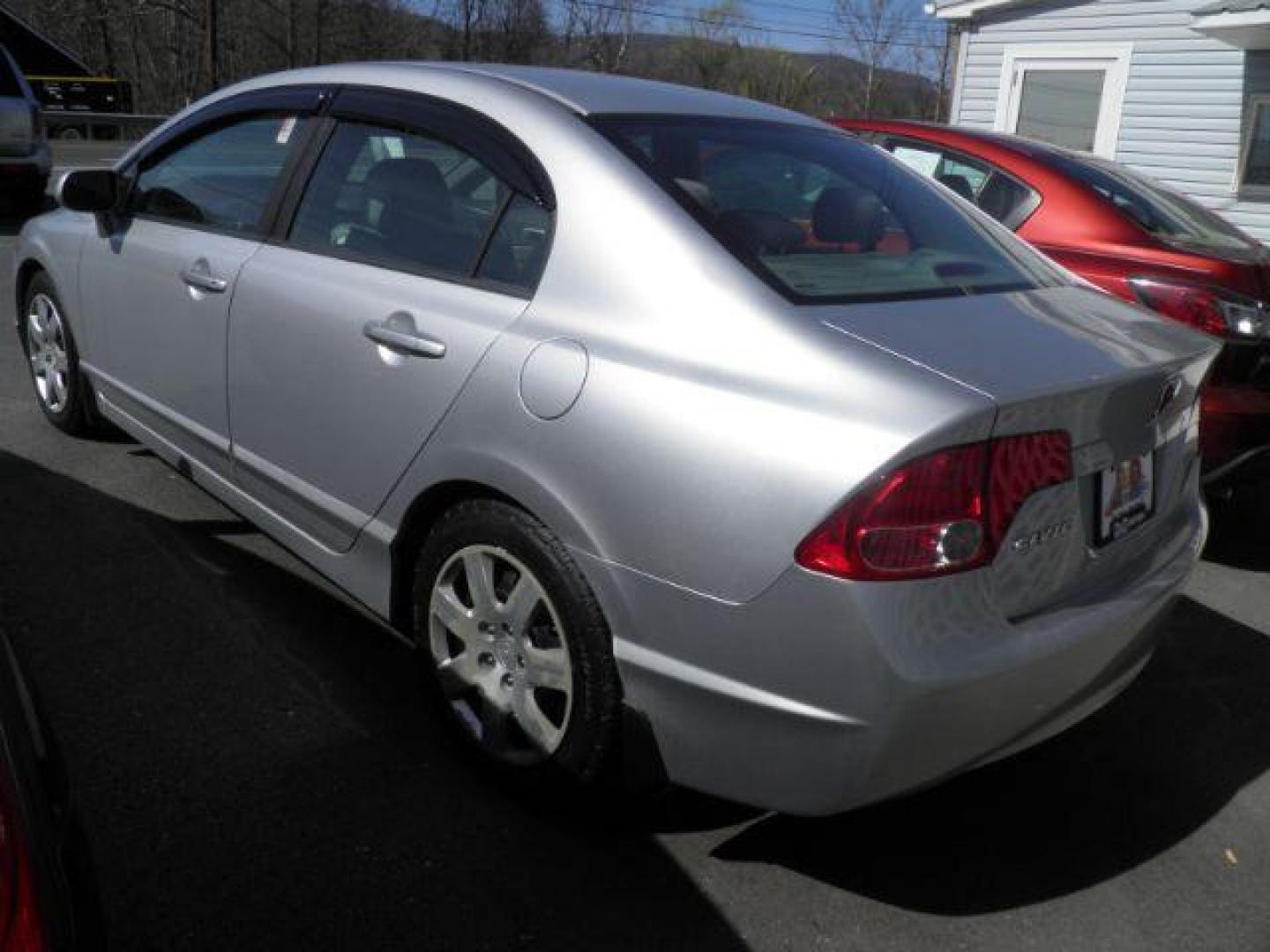 2008 GRAY Honda Civic LX Sedan AT (1HGFA16518L) with an 1.8l L4 engine, AT transmission, located at 15520 McMullen Hwy SW, Belair, MD, 21502, (301) 729-3700, 39.581375, -78.846451 - Photo#4