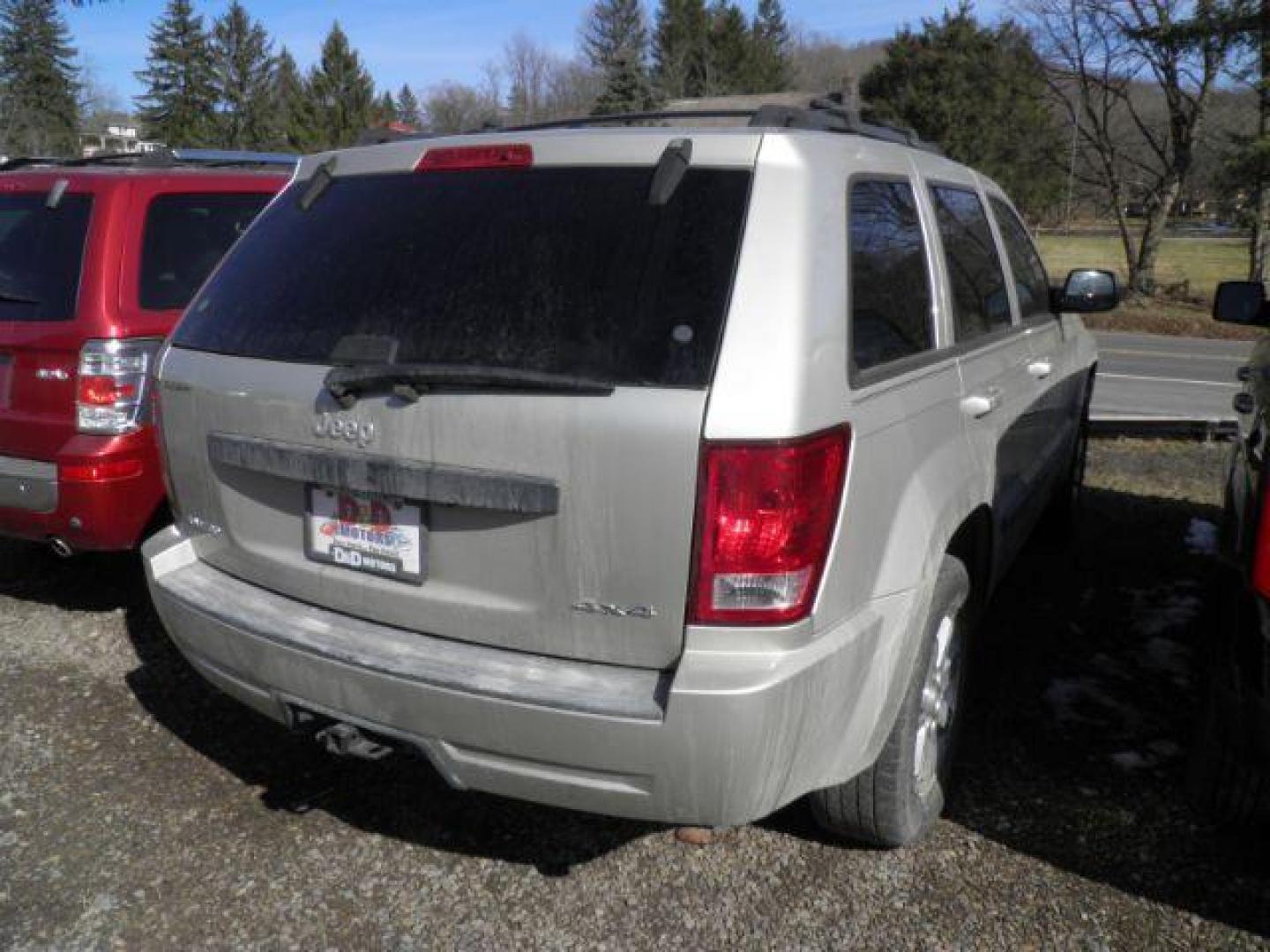 2008 GRAY Jeep Grand Cherokee Laredo 4WD (1J8GR48KX8C) with an 3.7L V6 engine, AT transmission, located at 19521 New George's Creek Rd SW, Barton, MD, 21521, (301) 463-2404, 39.524323, -79.017906 - Photo#5