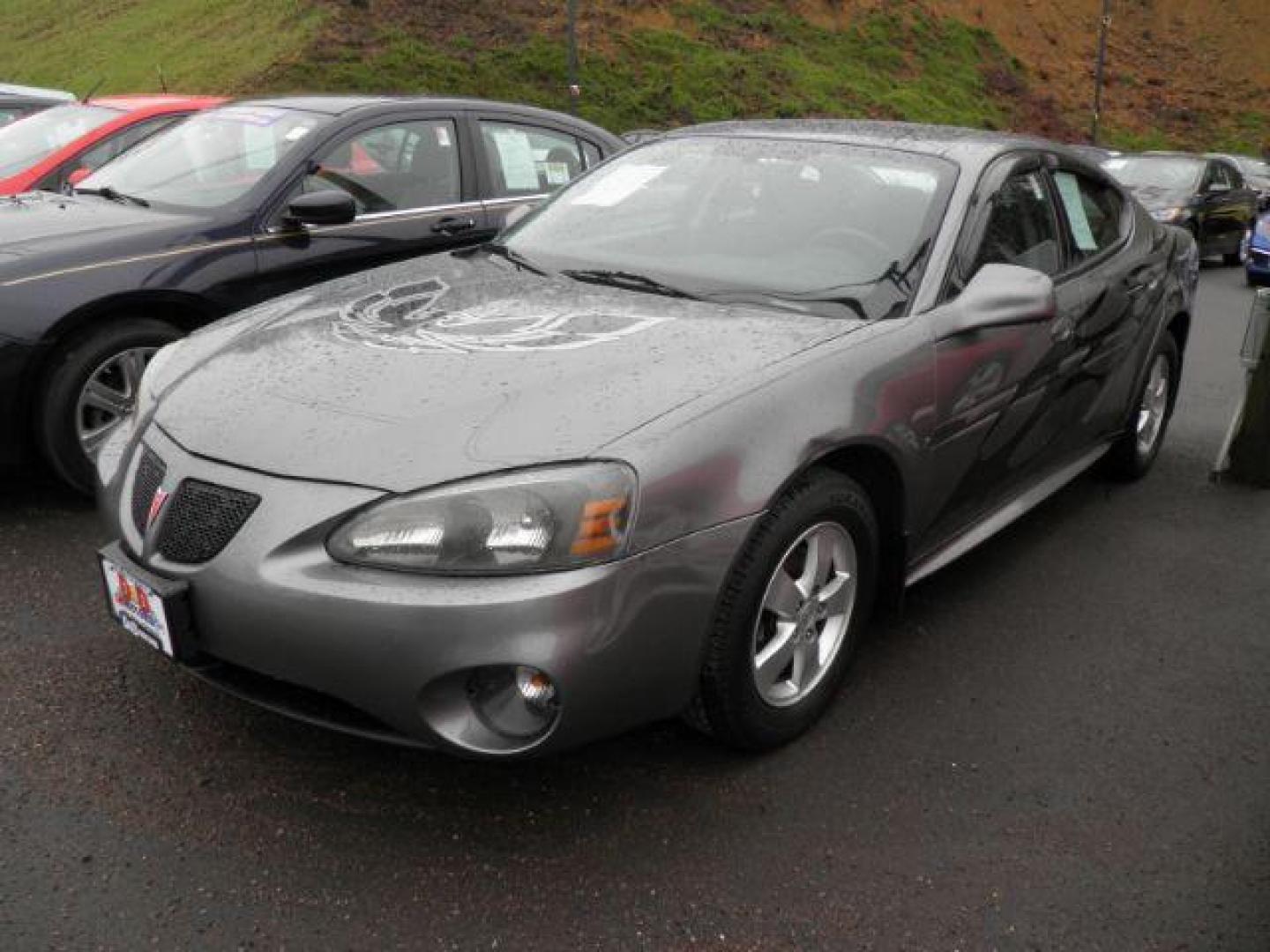 2008 GRAY Pontiac Grand Prix Sedan (2G2WP552381) with an 3.8 V6 engine, AT transmission, located at 15520 McMullen Hwy SW, Belair, MD, 21502, (301) 729-3700, 39.581375, -78.846451 - Photo#0