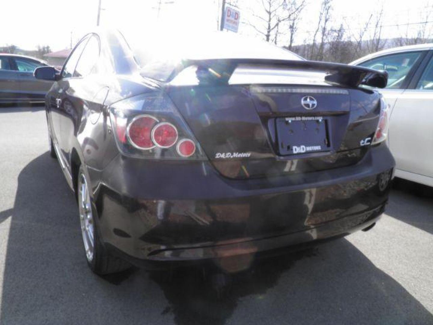 2008 MAROON Scion tC Sport Coupe (JTKDE167480) with an 2.4L L4 engine, AT transmission, located at 15520 McMullen Hwy SW, Belair, MD, 21502, (301) 729-3700, 39.581375, -78.846451 - Photo#4