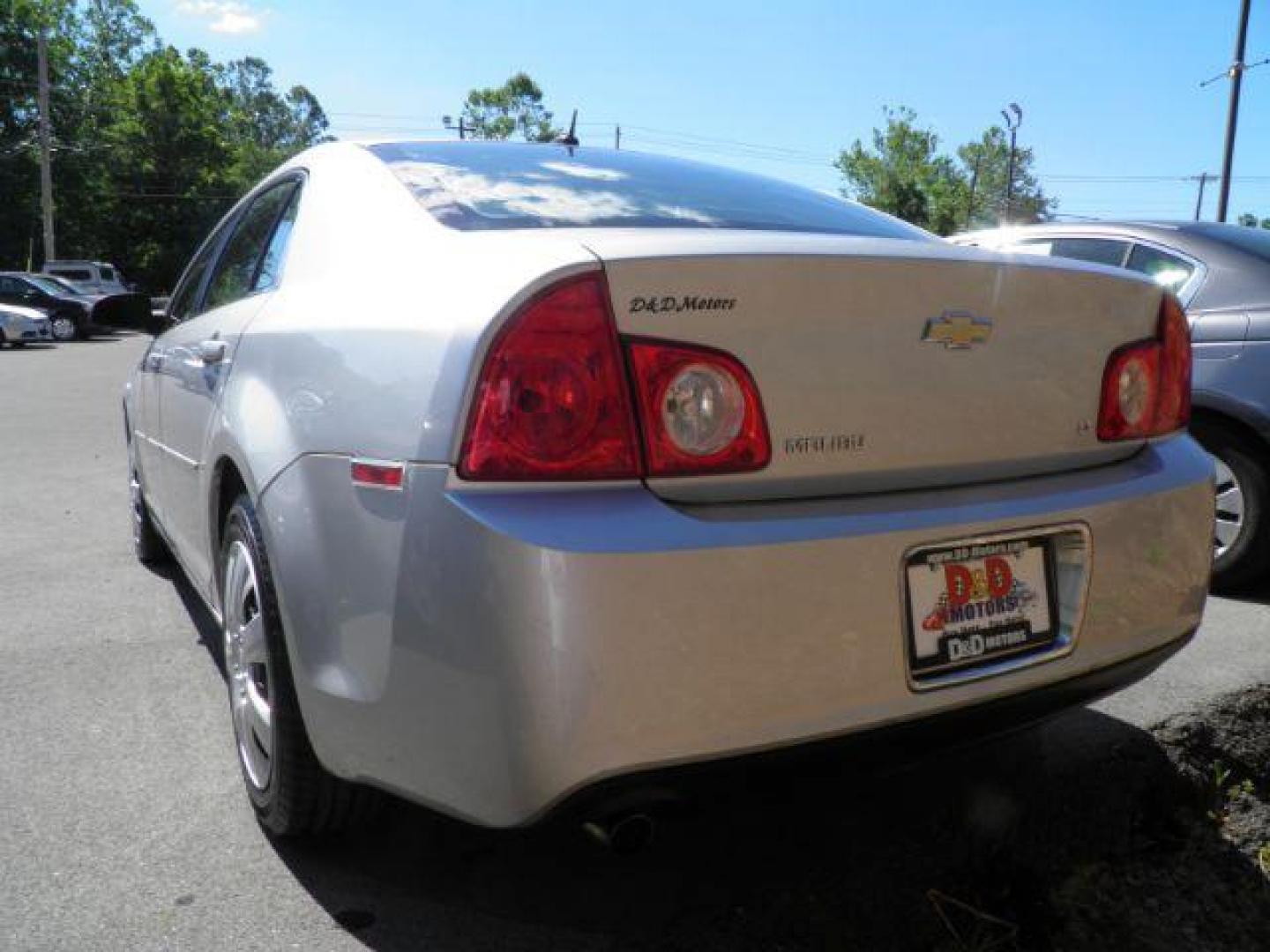 2009 SILVER Chevrolet Malibu LT1 (1G1ZH57B79F) with an 2.4L L4 engine, AT transmission, located at 15520 McMullen Hwy SW, Belair, MD, 21502, (301) 729-3700, 39.581375, -78.846451 - Photo#4