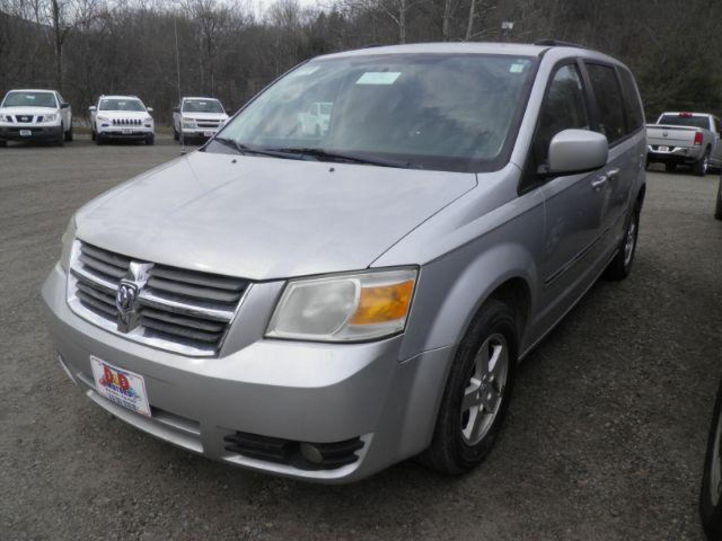 2009 GRAY Dodge Grand Caravan SXT (2D8HN54189R) , AT transmission, located at 19521 New George's Creek Rd SW, Barton, MD, 21521, (301) 463-2404, 39.524323, -79.017906 - Photo#0