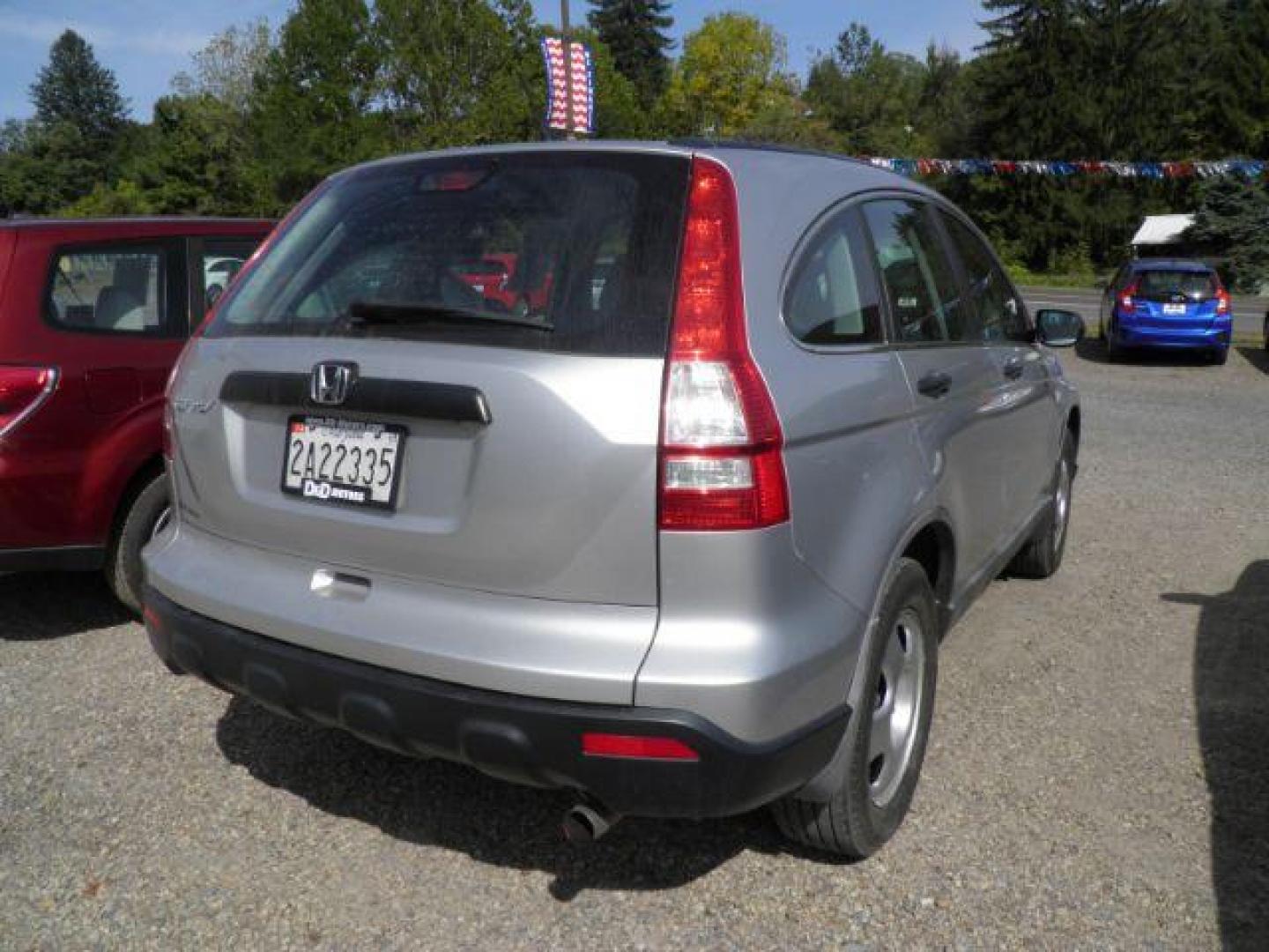 2009 SILVER Honda CR-V LX 4WD 5-Speed AT (5J6RE48329L) with an 2.4L L4 engine, AT transmission, located at 19521 New George's Creek Rd SW, Barton, MD, 21521, (301) 463-2404, 39.524323, -79.017906 - Photo#5