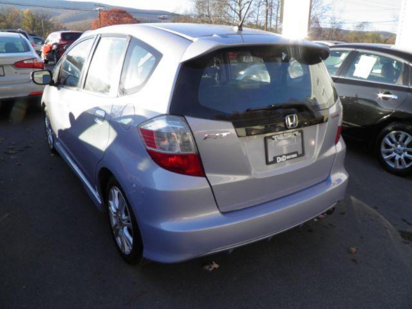 2009 BLUE Honda Fit Sport 5-Speed AT (JHMGE88469S) with an 1.5L L4 engine, AT transmission, located at 15520 McMullen Hwy SW, Belair, MD, 21502, (301) 729-3700, 39.581375, -78.846451 - Photo#5