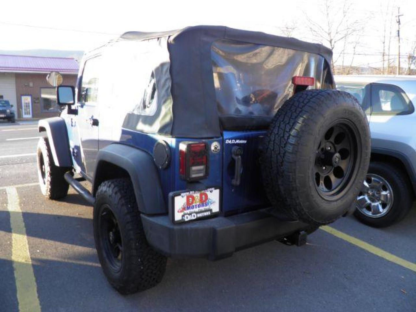 2009 BLUE JEEP WRANGLER X (1J4FA24199L) with an 3.8 V6 engine, AT transmission, located at 15520 McMullen Hwy SW, Belair, MD, 21502, (301) 729-3700, 39.581375, -78.846451 - No A/C - Photo#5