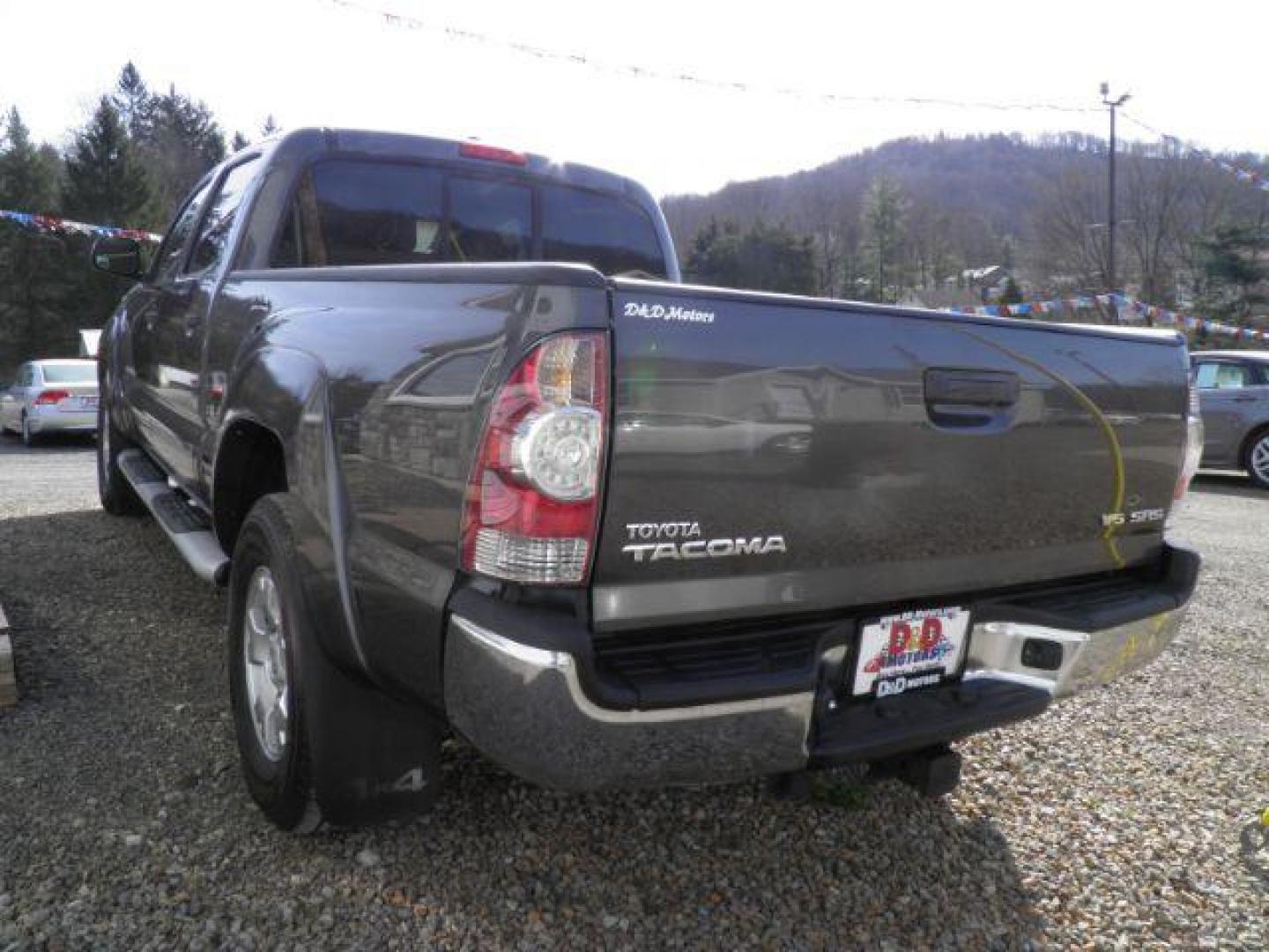 2009 GRAY Toyota Tacoma Double Cab Long Bed V6 Auto 4WD (3TMMU52N19M) with an 4.0 V6 engine, AT transmission, located at 19521 New George's Creek Rd SW, Barton, MD, 21521, (301) 463-2404, 39.524323, -79.017906 - Photo#4