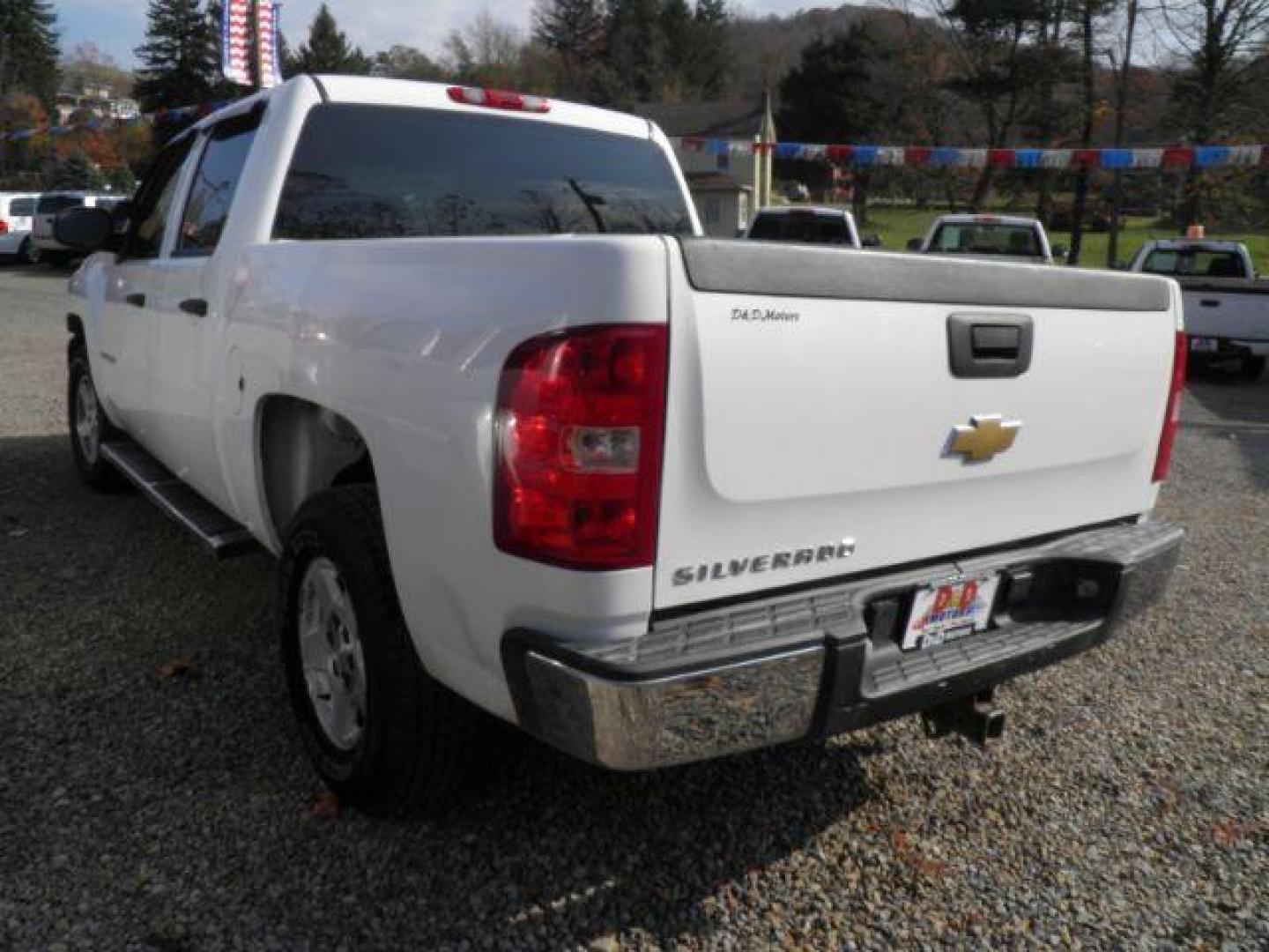 2010 WHITE Chevrolet Silverado 1500 Work Truck Crew Cab 2WD (3GCRCPE02AG) with an 5.3 V8 engine, AT transmission, located at 19521 New George's Creek Rd SW, Barton, MD, 21521, (301) 463-2404, 39.524323, -79.017906 - Photo#4