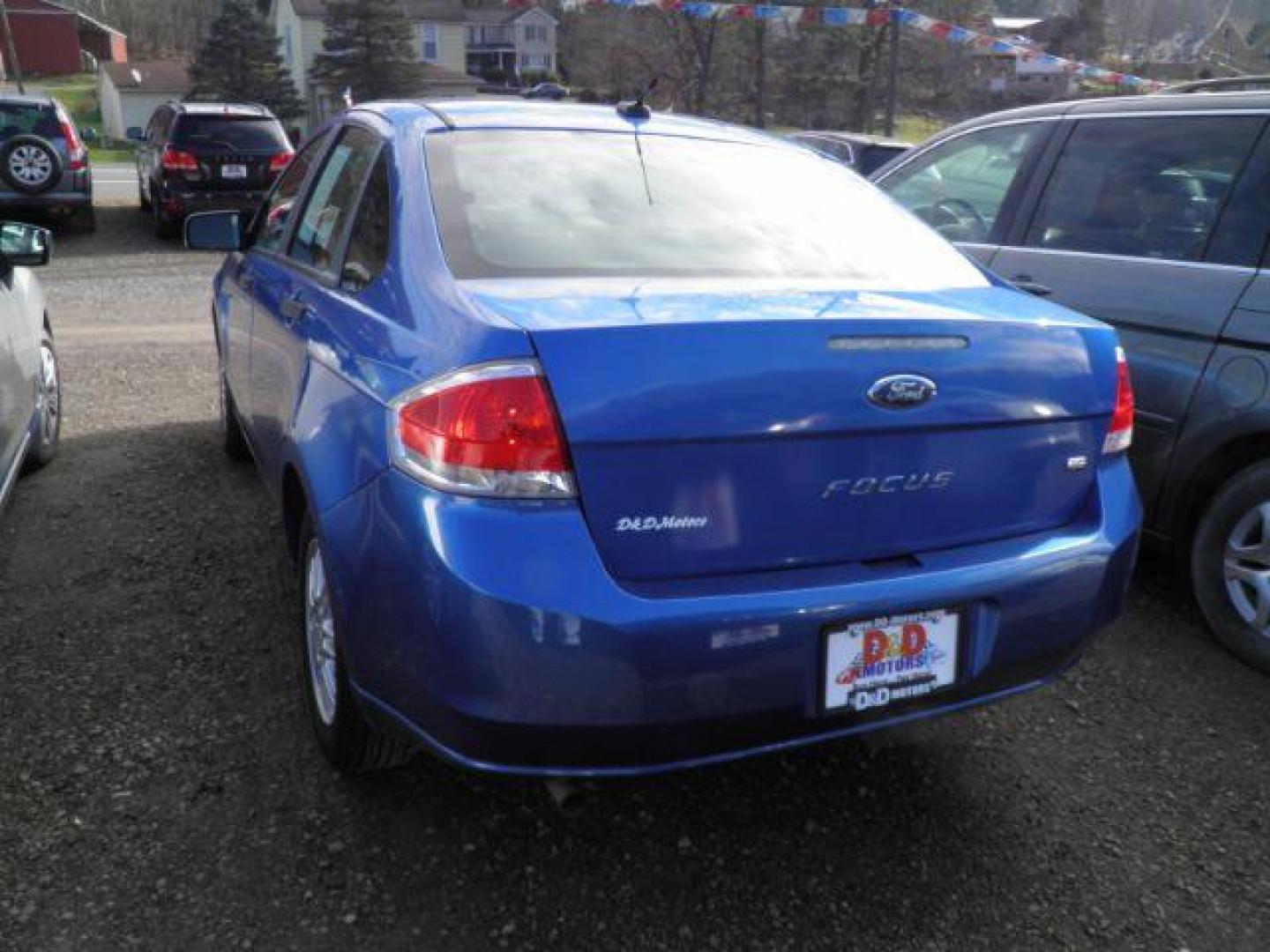 2010 BLUE Ford Focus SE Sedan (1FAHP3FN4AW) with an 2.0L L4 engine, AT transmission, located at 19521 New George's Creek Rd SW, Barton, MD, 21521, (301) 463-2404, 39.524323, -79.017906 - Photo#4