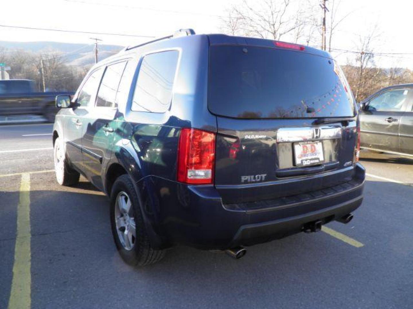 2010 BLUE HONDA PILOT EX-L (5FNYF4H69AB) with an 3.5L V6 engine, AT transmission, located at 15520 McMullen Hwy SW, Belair, MD, 21502, (301) 729-3700, 39.581375, -78.846451 - Photo#6