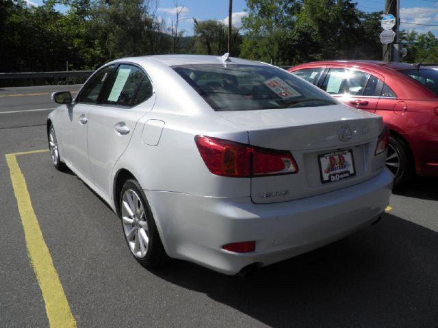 2010 WHITE Lexus IS IS 250 (JTHCF5C26A5) with an 2.5L V6 engine, AT transmission, located at 15520 McMullen Hwy SW, Belair, MD, 21502, (301) 729-3700, 39.581375, -78.846451 - Photo#4