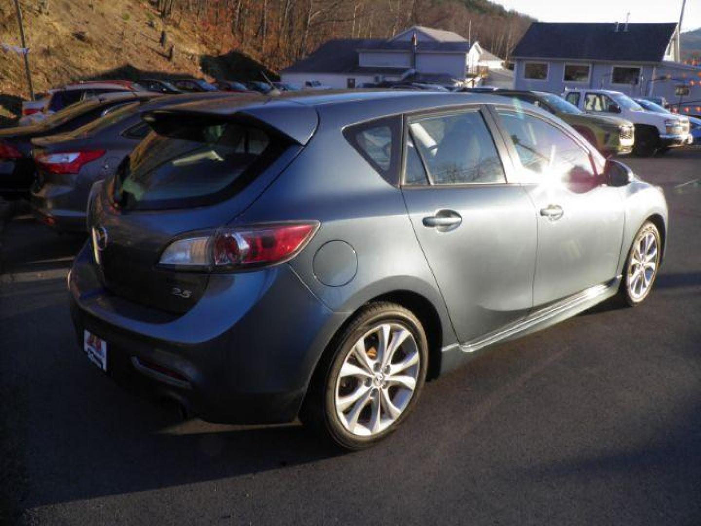 2010 BLUE MAZDA 3 s Grand Touring 5-Door (JM1BL1H68A1) with an 2.5 L4 engine, AT transmission, located at 15520 McMullen Hwy SW, Belair, MD, 21502, (301) 729-3700, 39.581375, -78.846451 - Photo#5