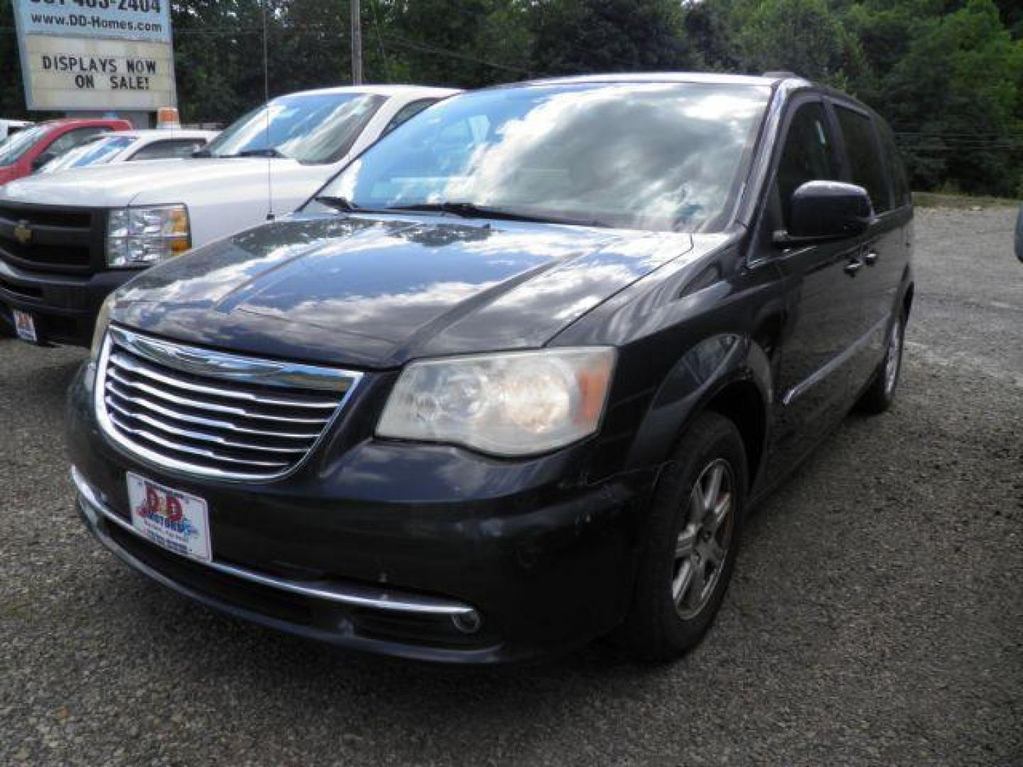 2011 GRAY Chrysler Town and Country Touring (2A4RR5DG3BR) with an 3.6l V6 engine, AT transmission, located at 19521 New George's Creek Rd SW, Barton, MD, 21521, (301) 463-2404, 39.524323, -79.017906 - Photo#0