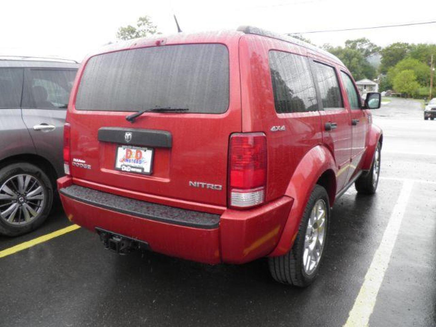 2011 RED Dodge Nitro Heat 4WD (1D4PU4GK9BW) with an 3.7L V6 engine, AT transmission, located at 19521 New George's Creek Rd SW, Barton, MD, 21521, (301) 463-2404, 39.524323, -79.017906 - Photo#5