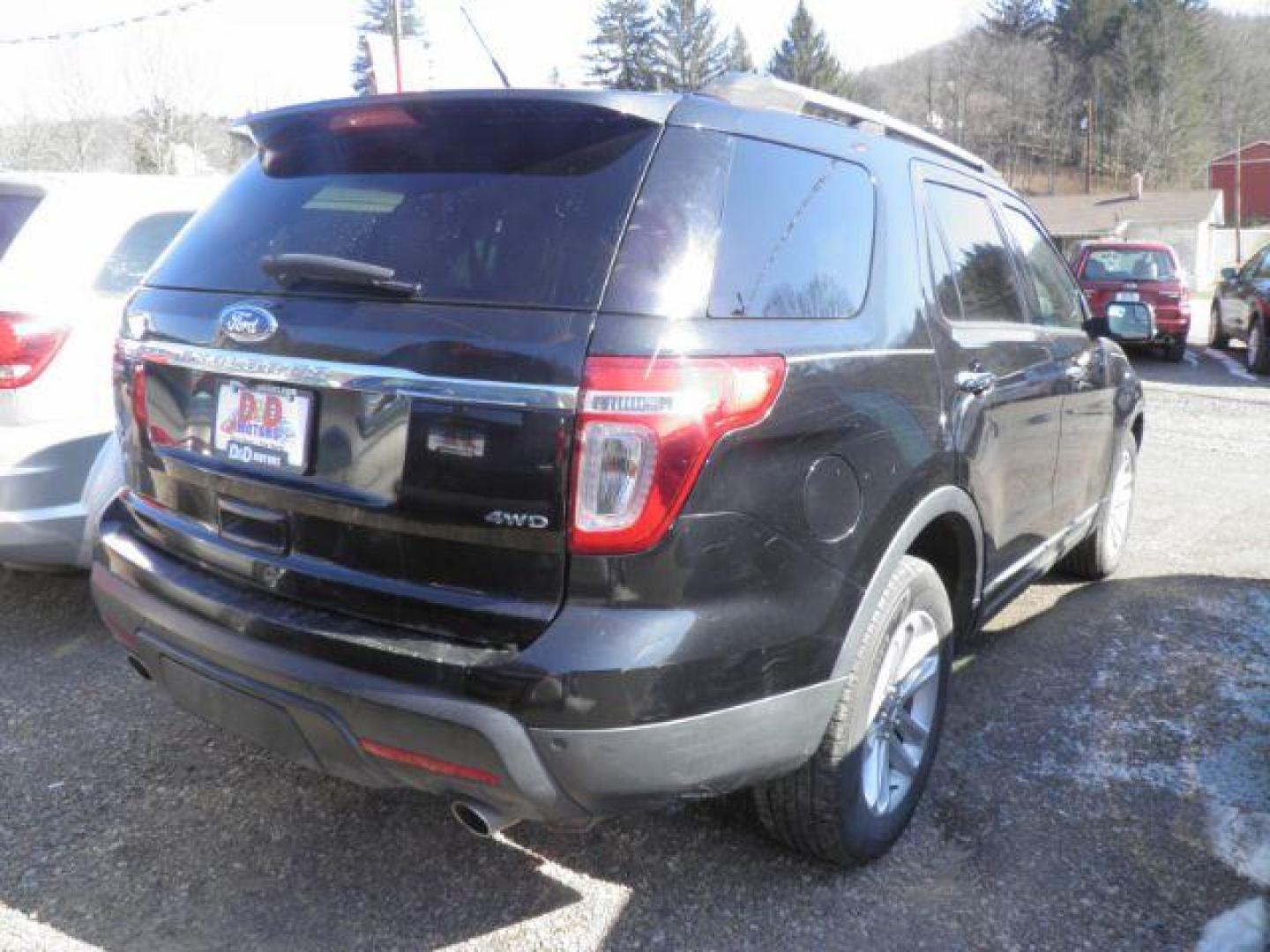 2011 Tuxedo Black Metalli Ford Explorer XLT 4WD (1FMHK8D86BG) with an 3.5L V6 engine, AT transmission, located at 19521 New George's Creek Rd SW, Barton, MD, 21521, (301) 463-2404, 39.524323, -79.017906 - Photo#5