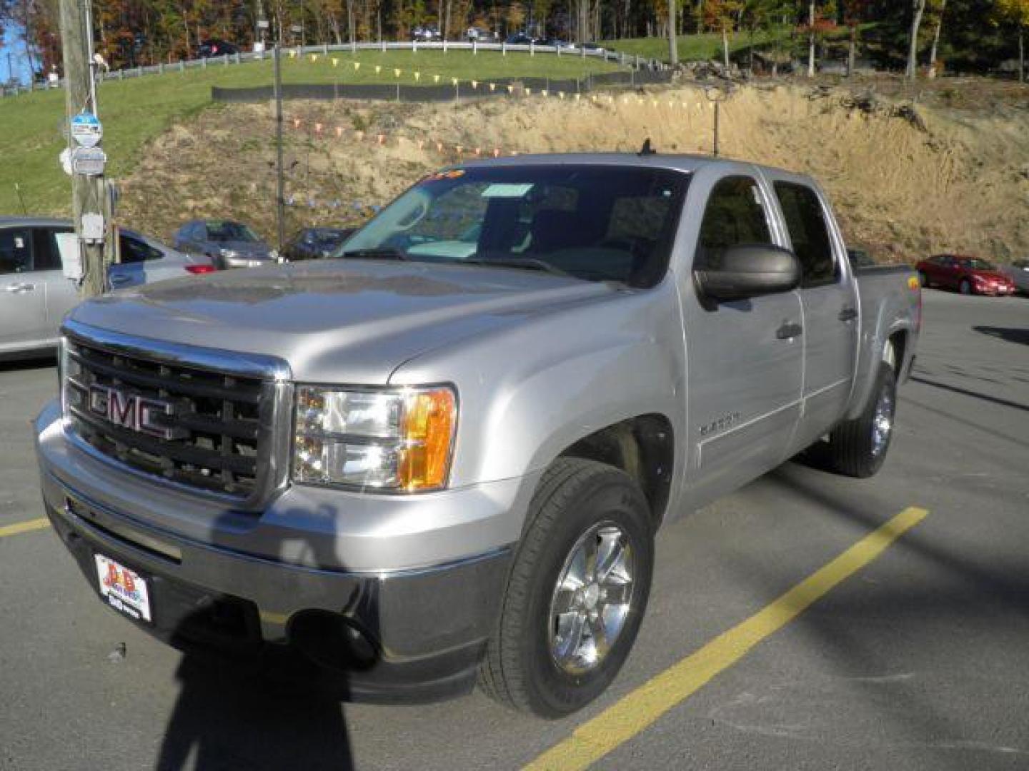 2011 SILVER GMC SIERRA 1500 SLE Crew Cab 4WD (3GTP2VE37BG) with an 5.3L V8 engine, AT transmission, located at 15520 McMullen Hwy SW, Belair, MD, 21502, (301) 729-3700, 39.581375, -78.846451 - Photo#0