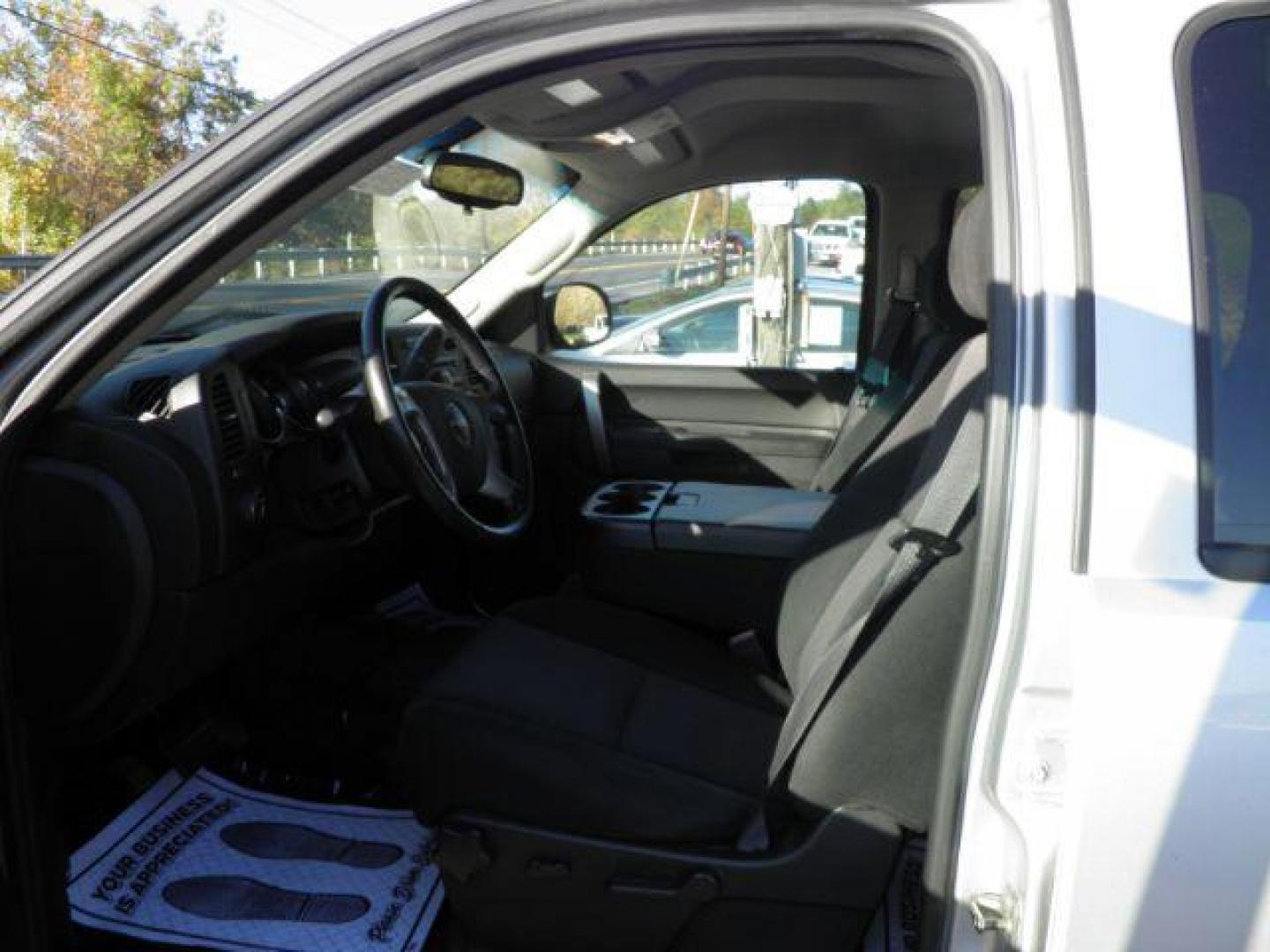 2011 SILVER GMC SIERRA 1500 SLE Crew Cab 4WD (3GTP2VE37BG) with an 5.3L V8 engine, AT transmission, located at 15520 McMullen Hwy SW, Belair, MD, 21502, (301) 729-3700, 39.581375, -78.846451 - Photo#1