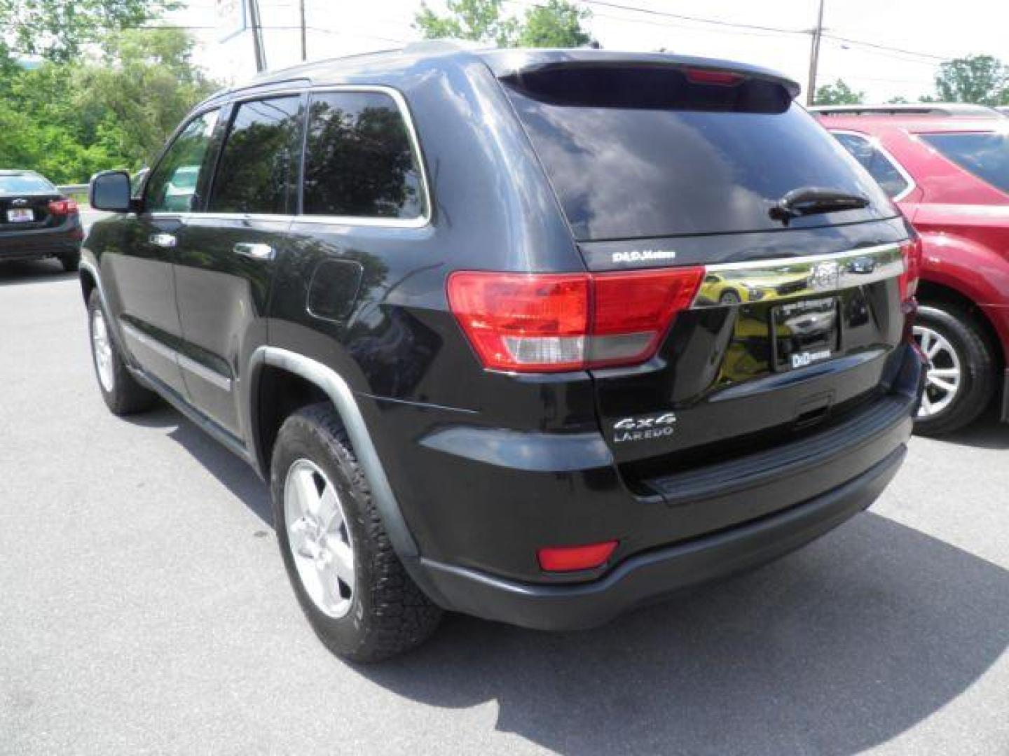 2011 BLACK Jeep Grand Cherokee Laredo 4WD (1J4RR4GG8BC) with an 3.6L V6 engine, AT transmission, located at 15520 McMullen Hwy SW, Belair, MD, 21502, (301) 729-3700, 39.581375, -78.846451 - Photo#5