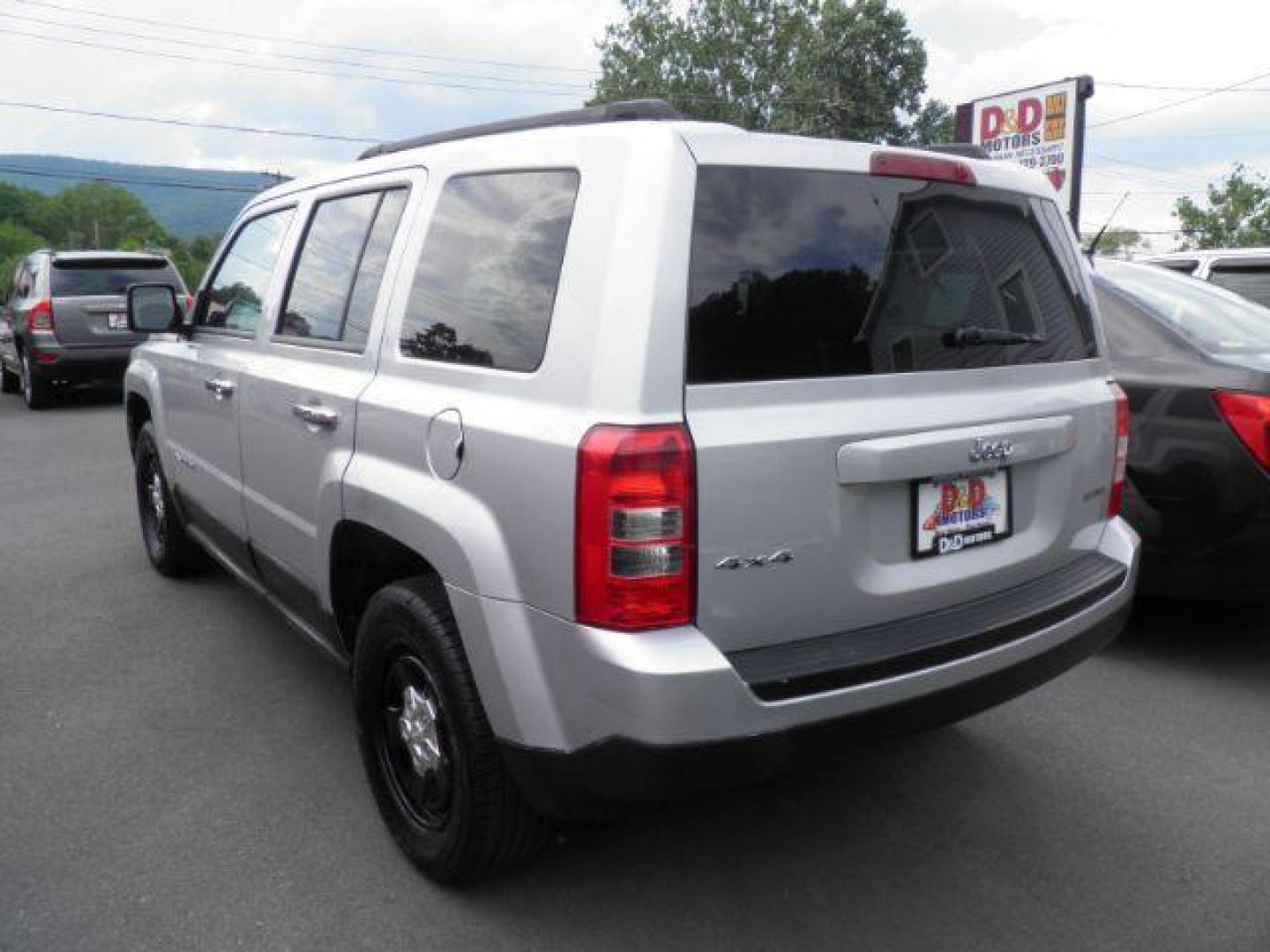 2011 SILVER Jeep Patriot SUV (1J4NF1GB1BD) with an 2.4L L4 engine, AT transmission, located at 15520 McMullen Hwy SW, Belair, MD, 21502, (301) 729-3700, 39.581375, -78.846451 - Photo#5