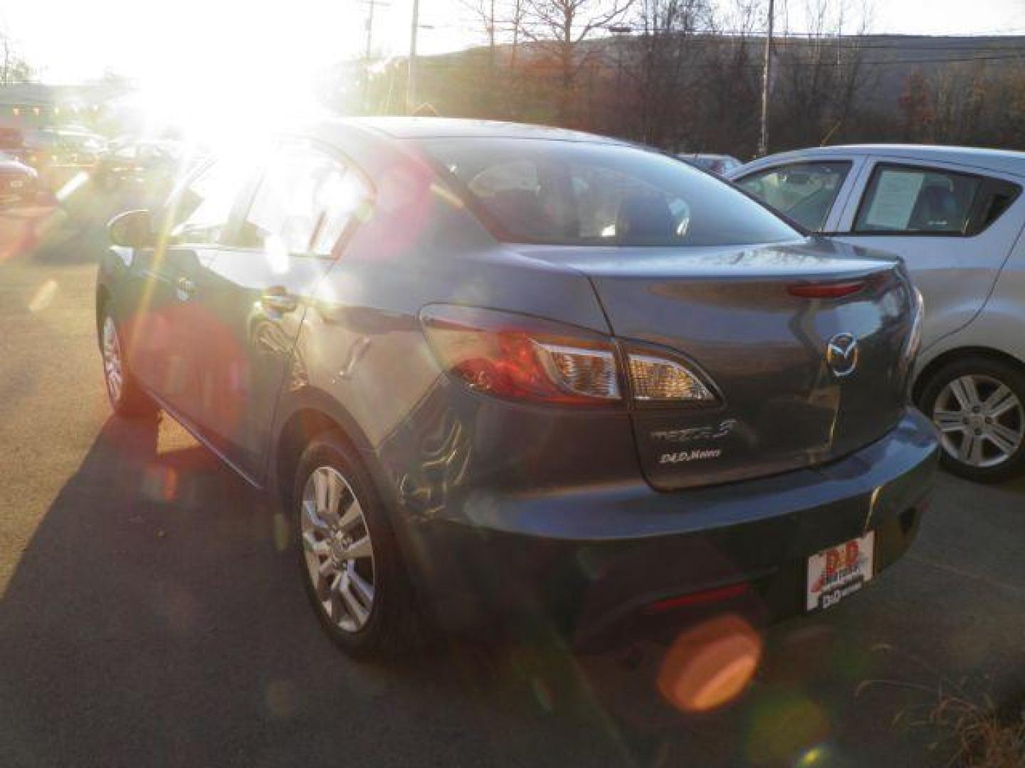 2011 BLUE MAZDA MAZDA3 i Sport 4-Door (JM1BL1UF8B1) with an 2.0L L4 engine, AT transmission, located at 15520 McMullen Hwy SW, Belair, MD, 21502, (301) 729-3700, 39.581375, -78.846451 - Photo#3