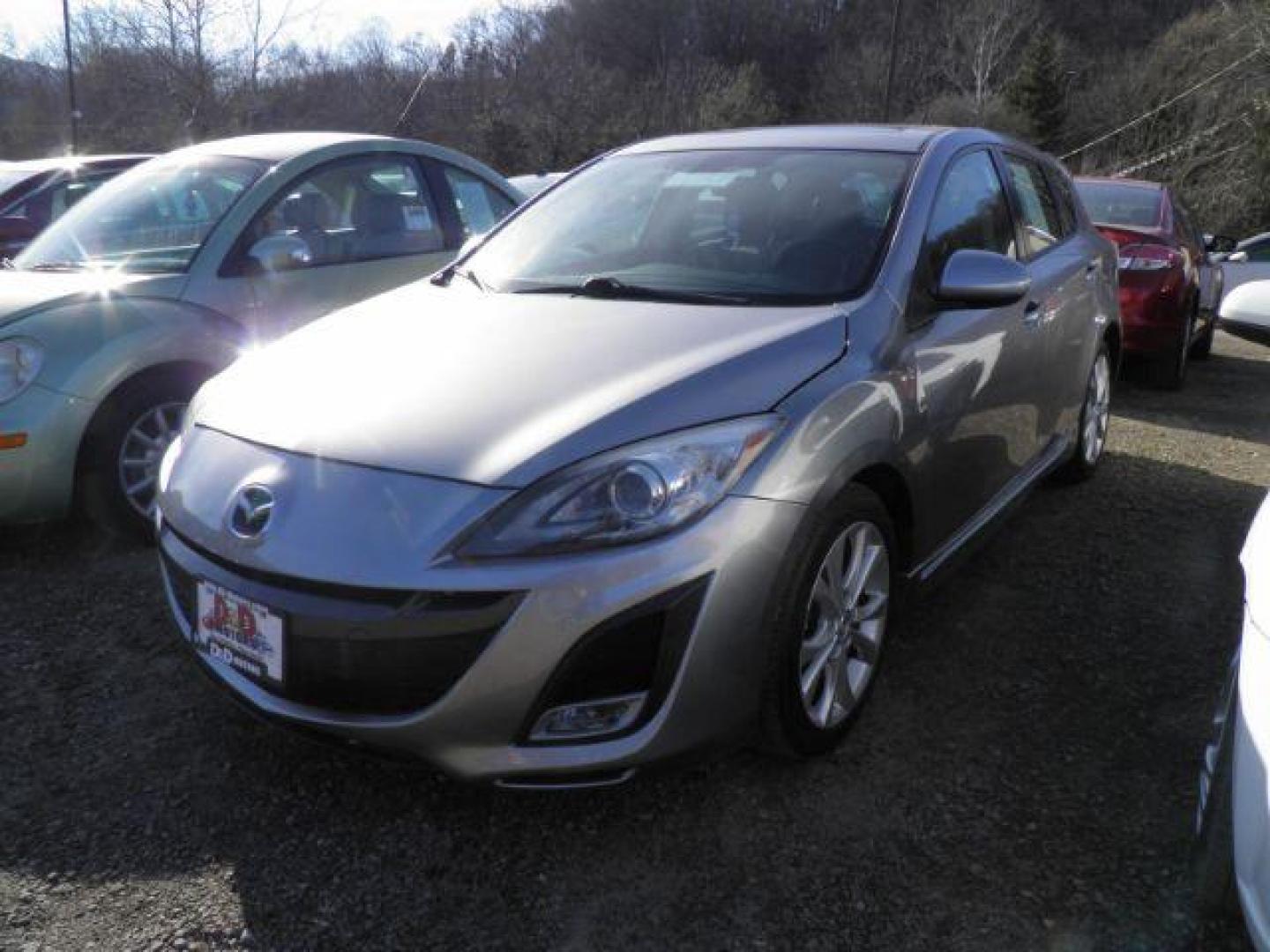 2011 GRAY Mazda MAZDA3 s Grand Touring 5-Door (JM1BL1M64B1) with an 2.5 L4 engine, AT transmission, located at 19521 New George's Creek Rd SW, Barton, MD, 21521, (301) 463-2404, 39.524323, -79.017906 - Photo#0