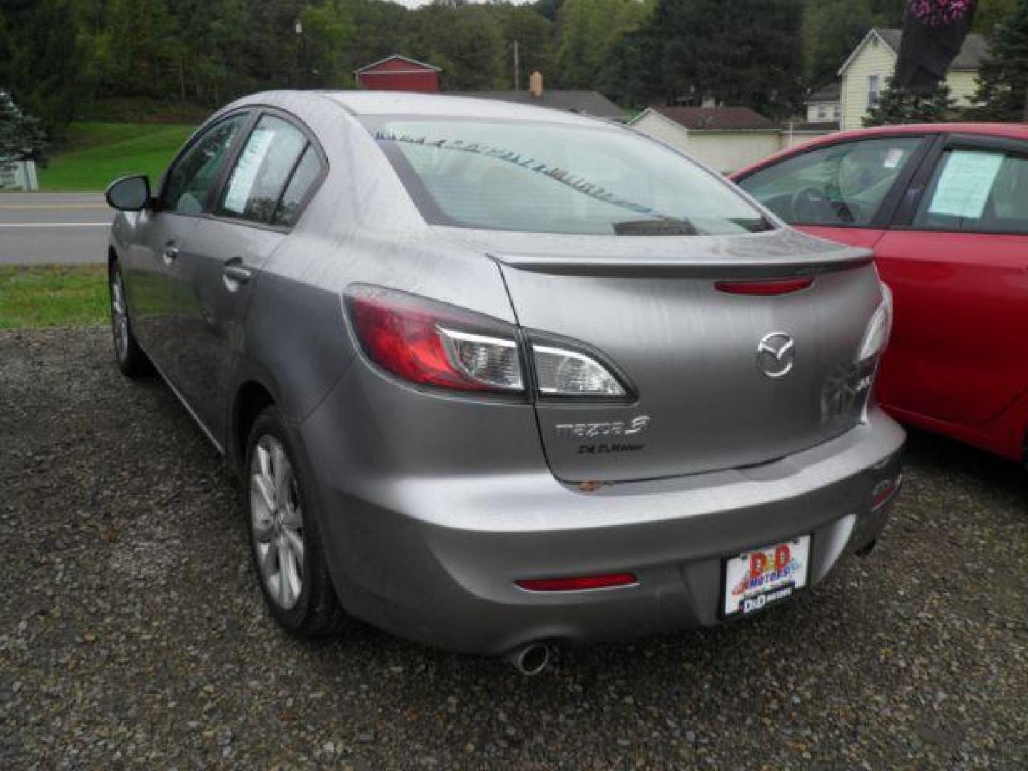 2011 SILVER Mazda MAZDA3 s Sport 4-Door (JM1BL1U64B1) with an 2.5 L4 engine, located at 19521 New George's Creek Rd SW, Barton, MD, 21521, (301) 463-2404, 39.524323, -79.017906 - Photo#4