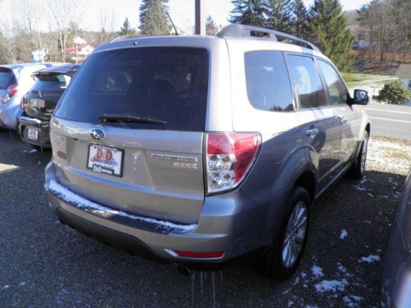 2011 GRAY Subaru Forester 2.5X Limited (JF2SHAEC7BH) with an 2.5 L4 engine, AT transmission, located at 19521 New George's Creek Rd SW, Barton, MD, 21521, (301) 463-2404, 39.524323, -79.017906 - Photo#5