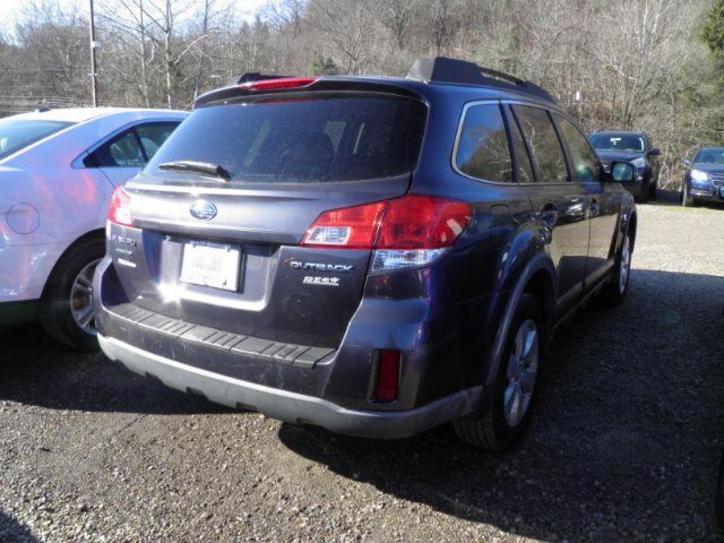 2011 GRAY SUBARU OUTBACK 2.5i Premium (4S4BRBGC2B3) with an 2.5 L4 engine, AT transmission, located at 15520 McMullen Hwy SW, Belair, MD, 21502, (301) 729-3700, 39.581375, -78.846451 - Photo#5