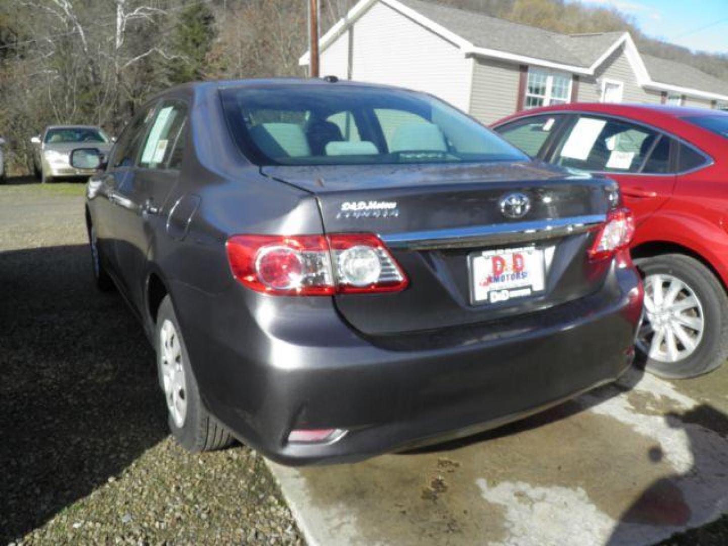 2011 GRAY Toyota Corolla LE 4-Speed AT (2T1BU4EE0BC) with an 1.8L L4 engine, AT transmission, located at 19521 New George's Creek Rd SW, Barton, MD, 21521, (301) 463-2404, 39.524323, -79.017906 - Photo#4