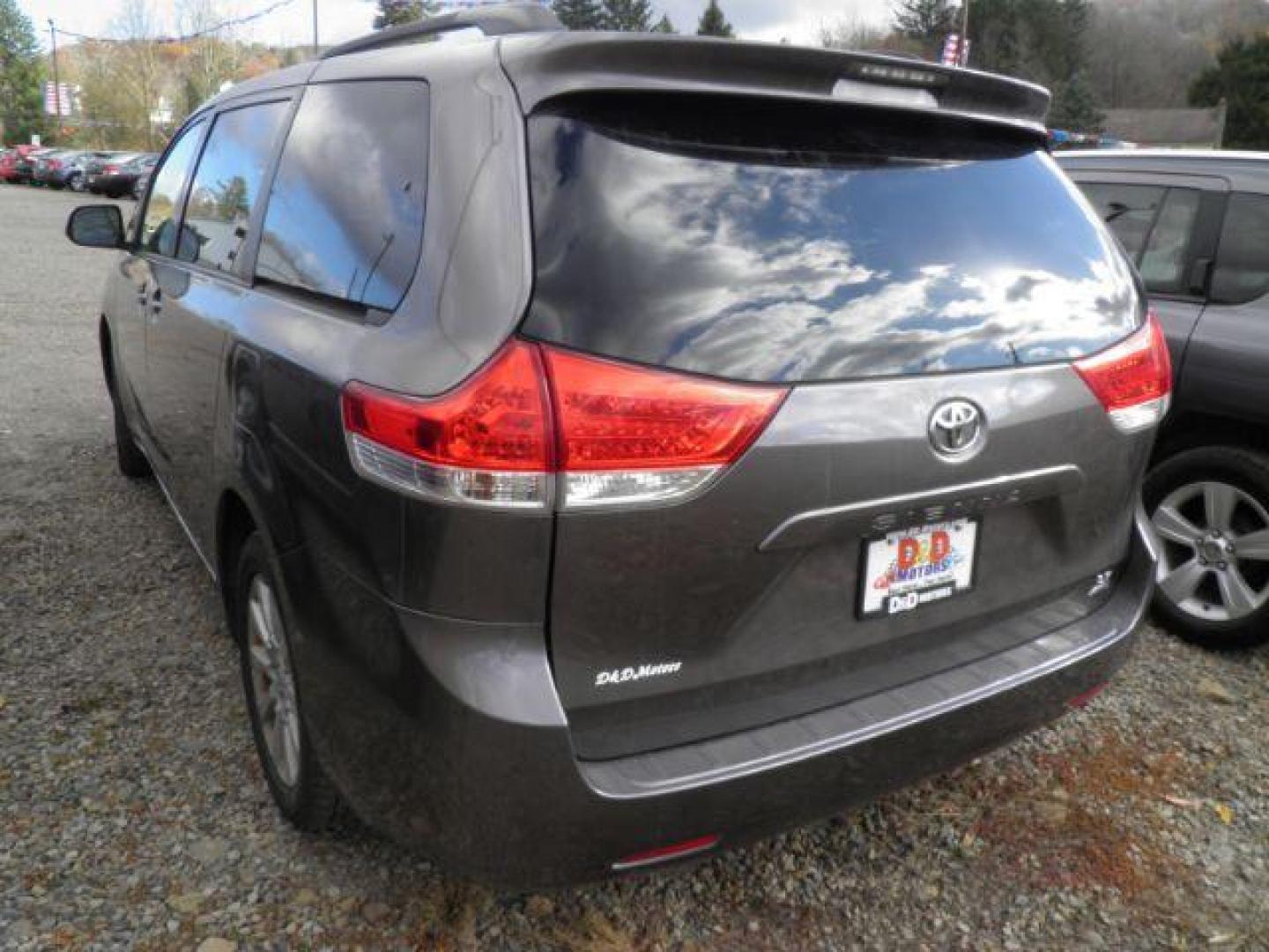 2011 GRAY Toyota Sienna LE AWD 7-Pass V6 (5TDJK3DC9BS) with an 3.5L V6 engine, AT transmission, located at 19521 New George's Creek Rd SW, Barton, MD, 21521, (301) 463-2404, 39.524323, -79.017906 - Photo#4