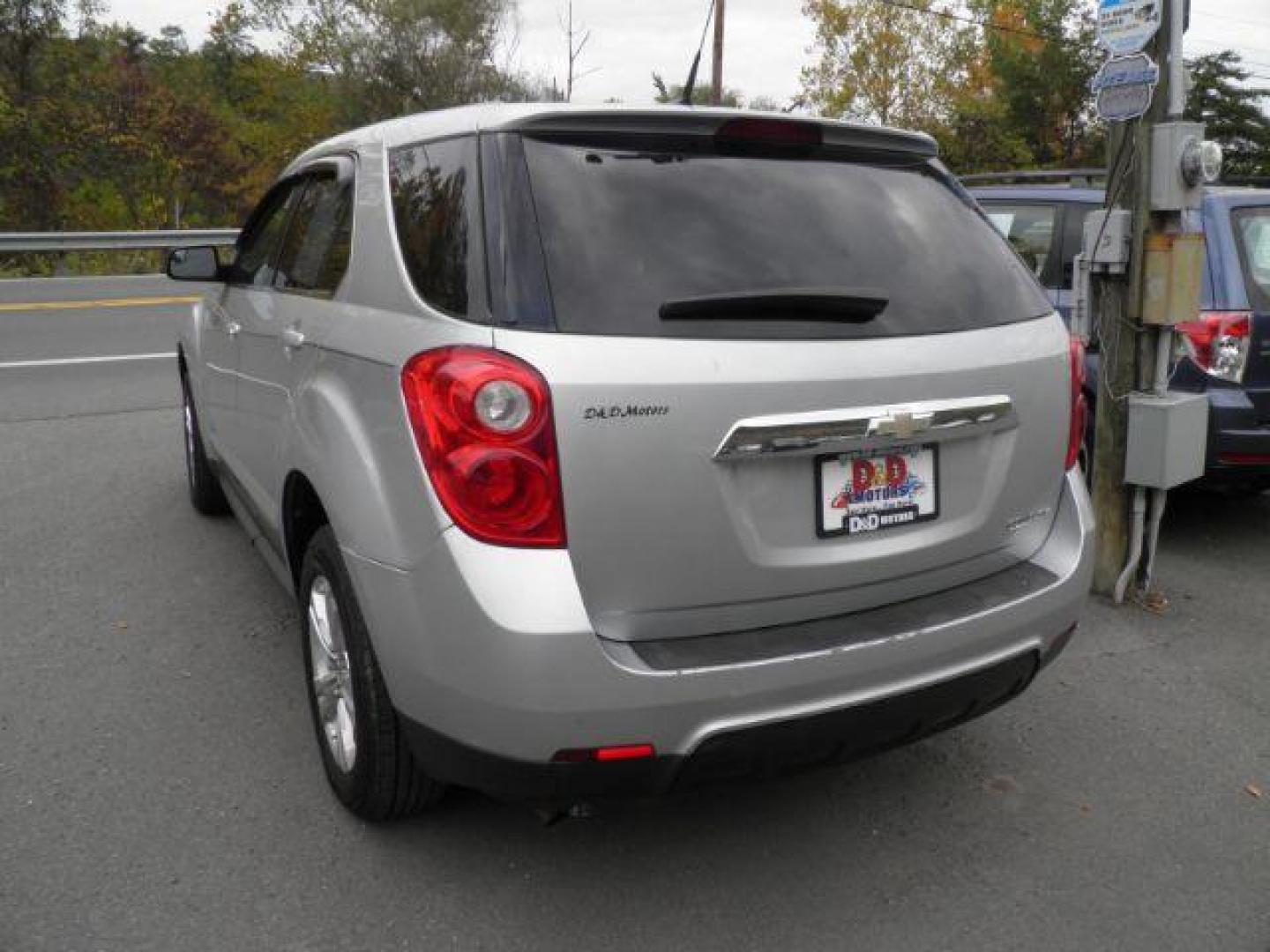 2012 SILVER Chevrolet Equinox LS 2WD (2GNALBEK6C1) with an 2.4l L4 engine, AT transmission, located at 19521 New George's Creek Rd SW, Barton, MD, 21521, (301) 463-2404, 39.524323, -79.017906 - Photo#5