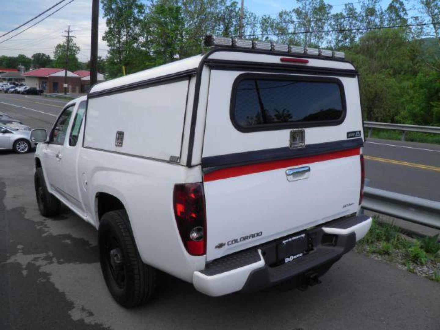 2012 WHITE Chevrolet Colorado Work Truck Ext. Cab 4WD (1GCJTBF98C8) with an 2.9L L4 engine, AT transmission, located at 15520 McMullen Hwy SW, Belair, MD, 21502, (301) 729-3700, 39.581375, -78.846451 - Photo#4