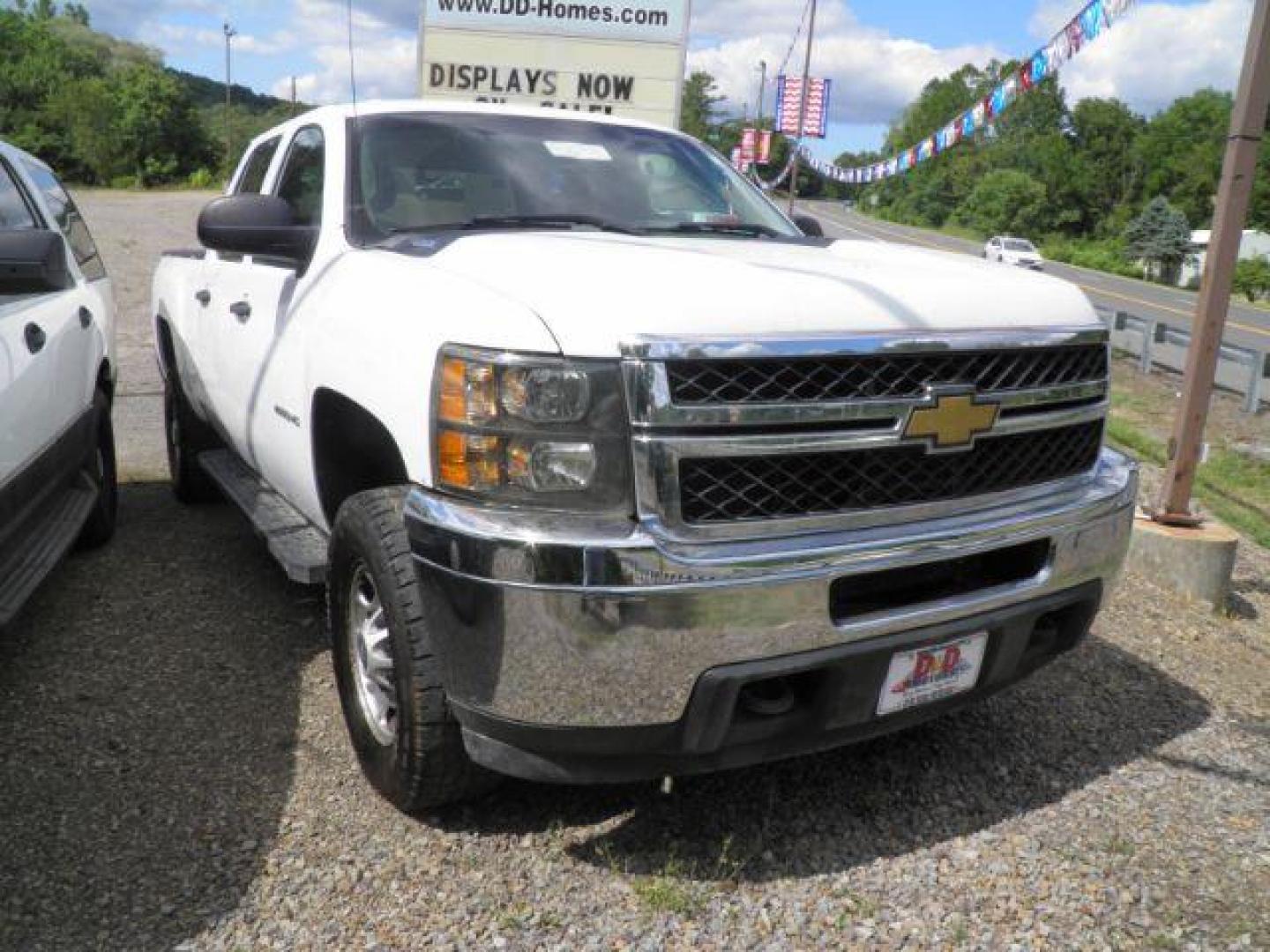 2012 WHITE Chevrolet Silverado 2500HD Work Truck Crew Cab 4WD (1GC1KVCG4CF) with an 6.0 V8 engine, AT transmission, located at 19521 New George's Creek Rd SW, Barton, MD, 21521, (301) 463-2404, 39.524323, -79.017906 - Photo#0