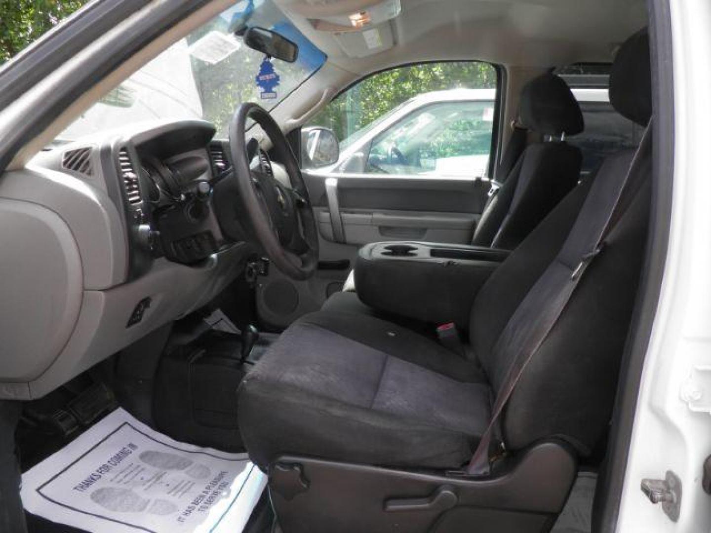 2012 WHITE Chevrolet Silverado 2500HD Work Truck Crew Cab 4WD (1GC1KVCG4CF) with an 6.0 V8 engine, AT transmission, located at 19521 New George's Creek Rd SW, Barton, MD, 21521, (301) 463-2404, 39.524323, -79.017906 - Photo#1