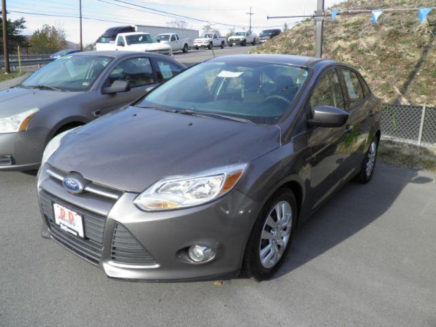 2012 GRAY FORD FOCUS SE Sedan (1FAHP3F23CL) with an 2.0L L4 engine, AT transmission, located at 15520 McMullen Hwy SW, Belair, MD, 21502, (301) 729-3700, 39.581375, -78.846451 - Photo#0