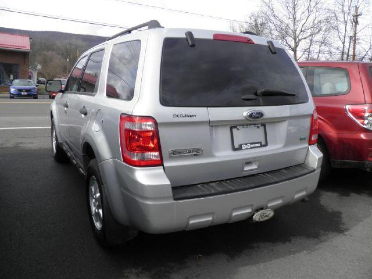 2012 SILVER Ford Escape XLT 4WD (1FMCU9DG0CK) with an 3.0 V6 engine, AT transmission, located at 15520 McMullen Hwy SW, Belair, MD, 21502, (301) 729-3700, 39.581375, -78.846451 - Photo#5