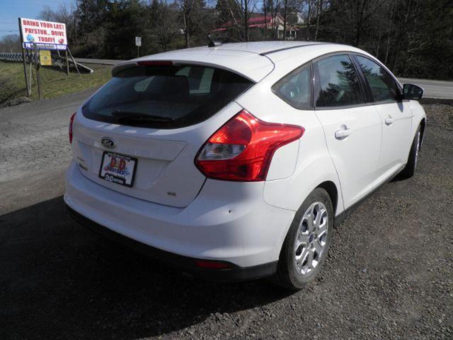 2012 WHITE Ford Focus SE (1FAHP3K23CL) with an 2.0l L4 engine, AT transmission, located at 19521 New George's Creek Rd SW, Barton, MD, 21521, (301) 463-2404, 39.524323, -79.017906 - Photo#5